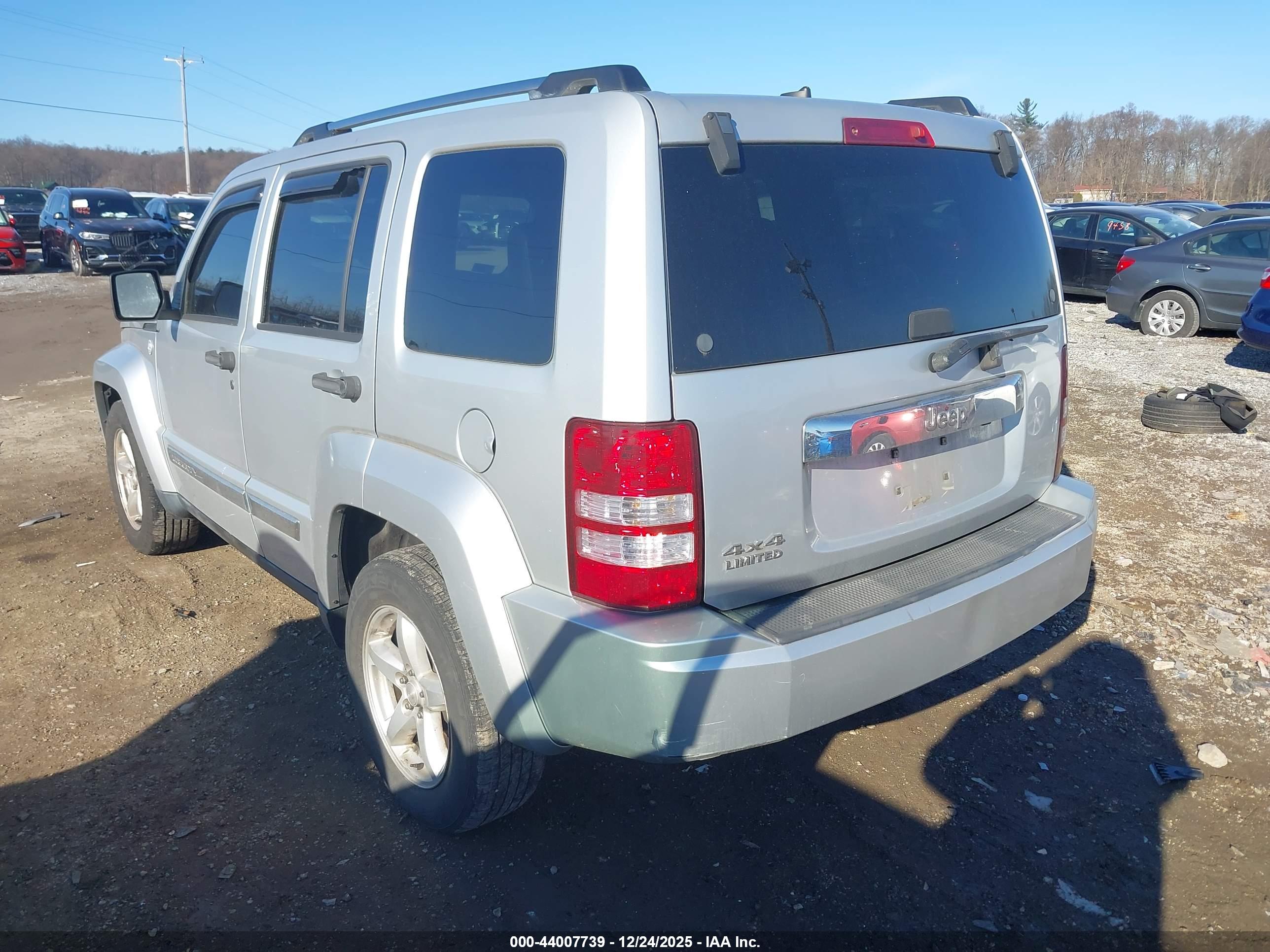 JEEP LIBERTY image 3