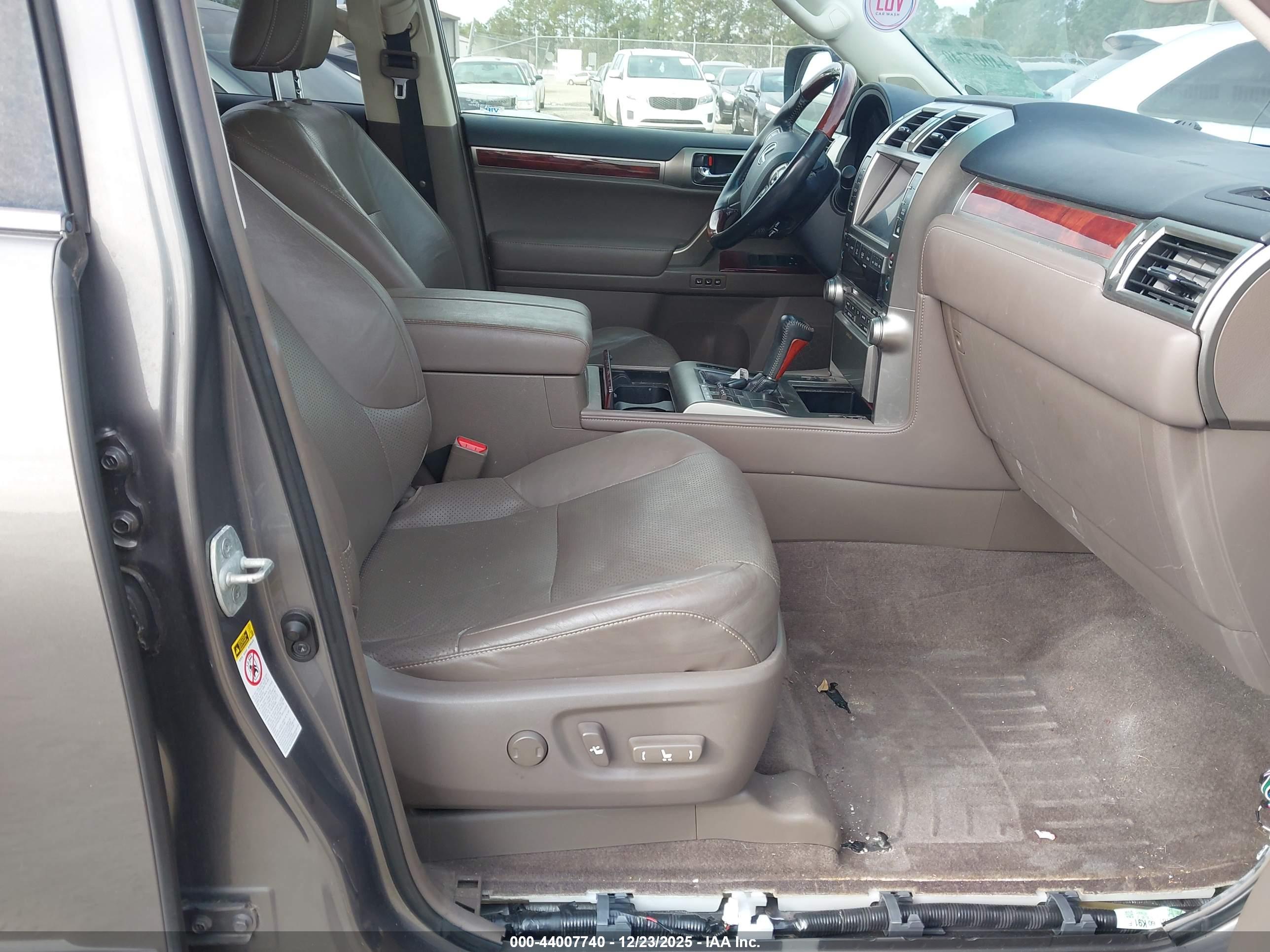 LEXUS GX image 5