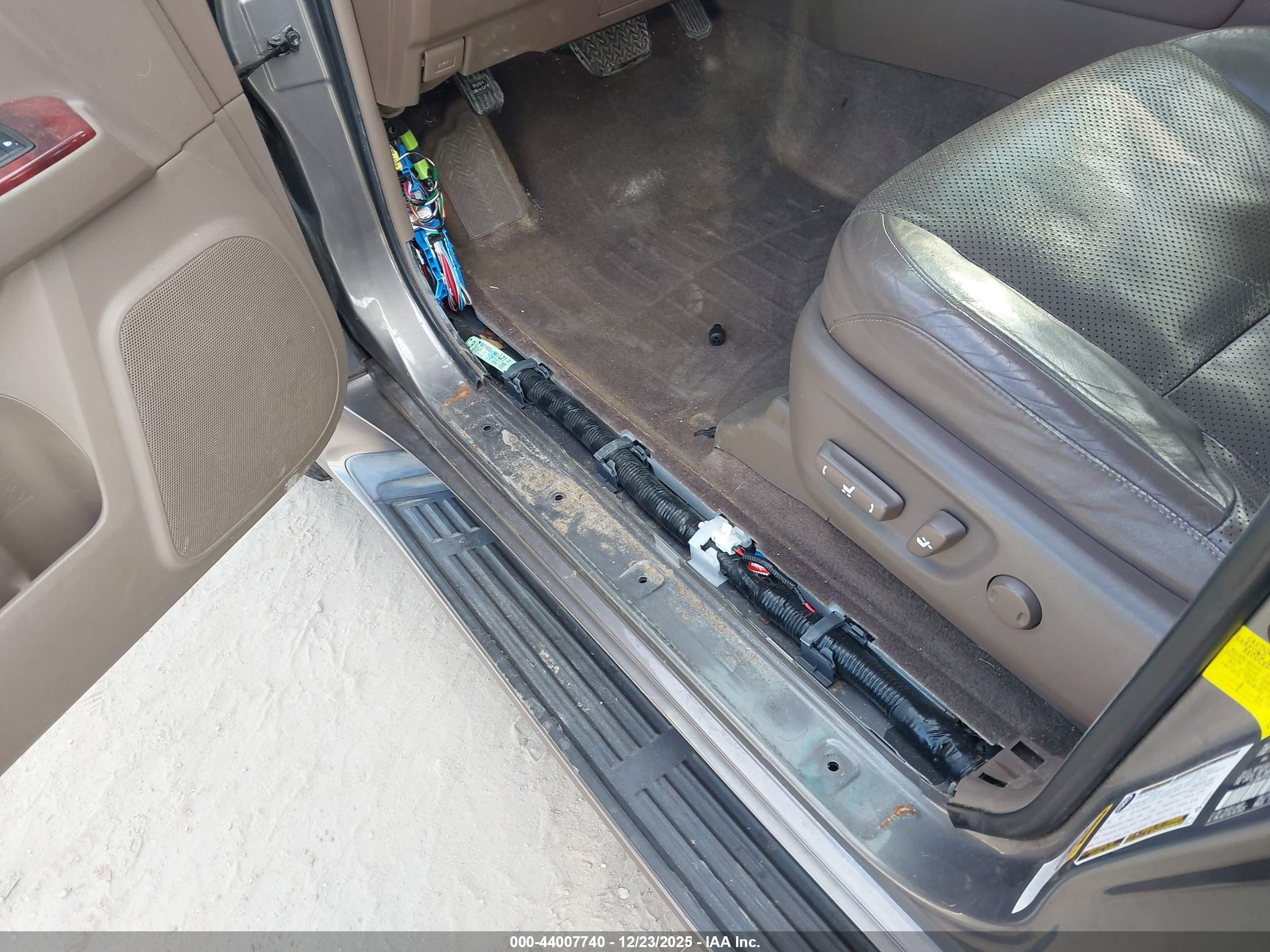 LEXUS GX image 6