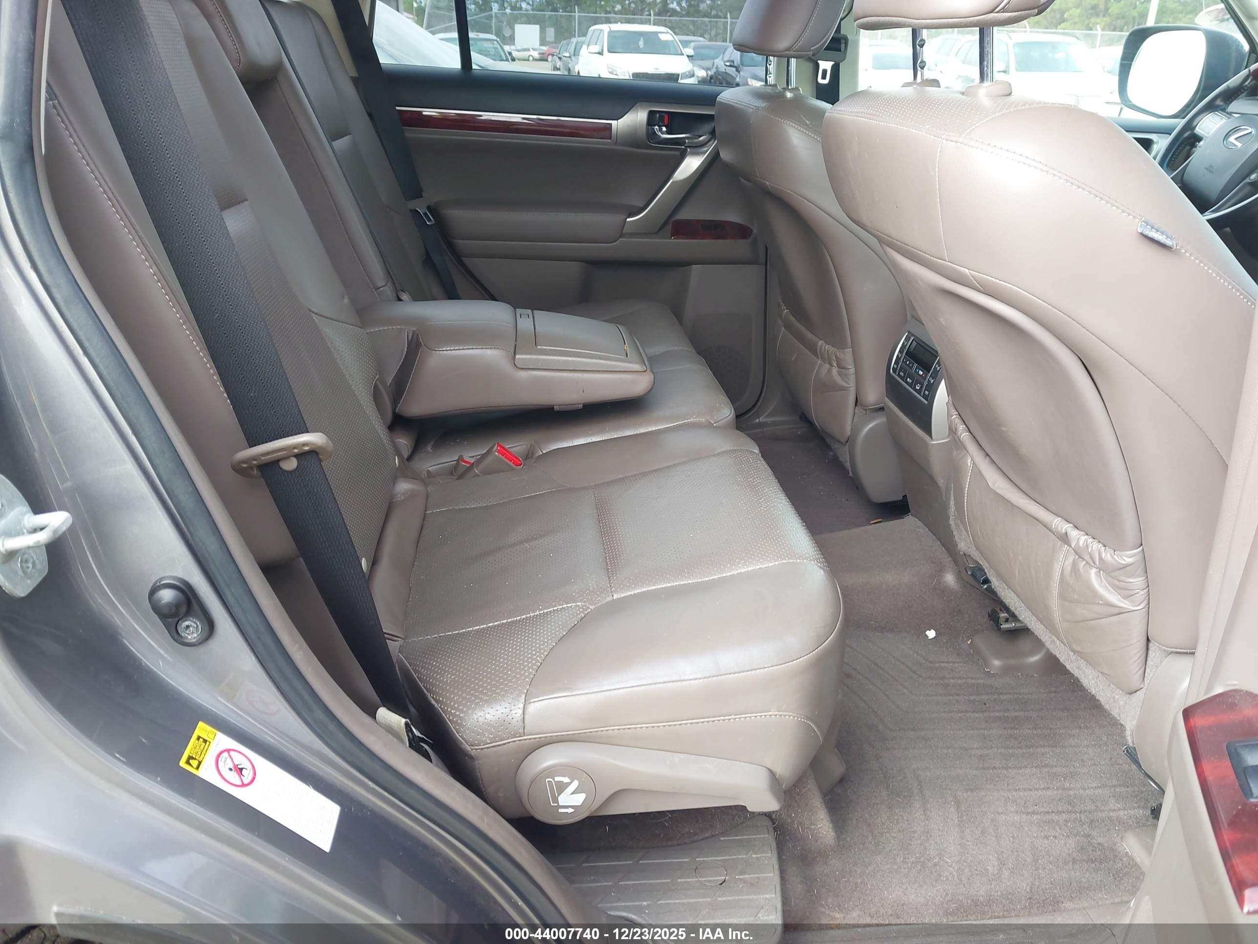 LEXUS GX image 8
