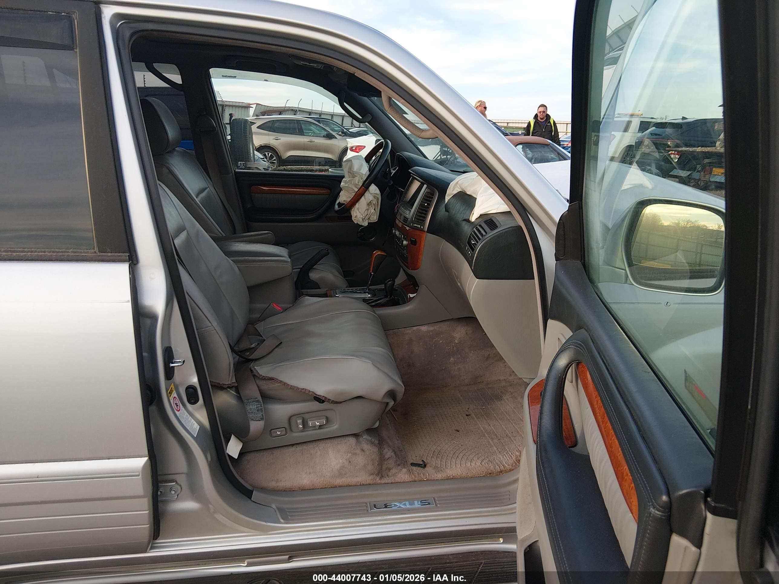 LEXUS LX image 5