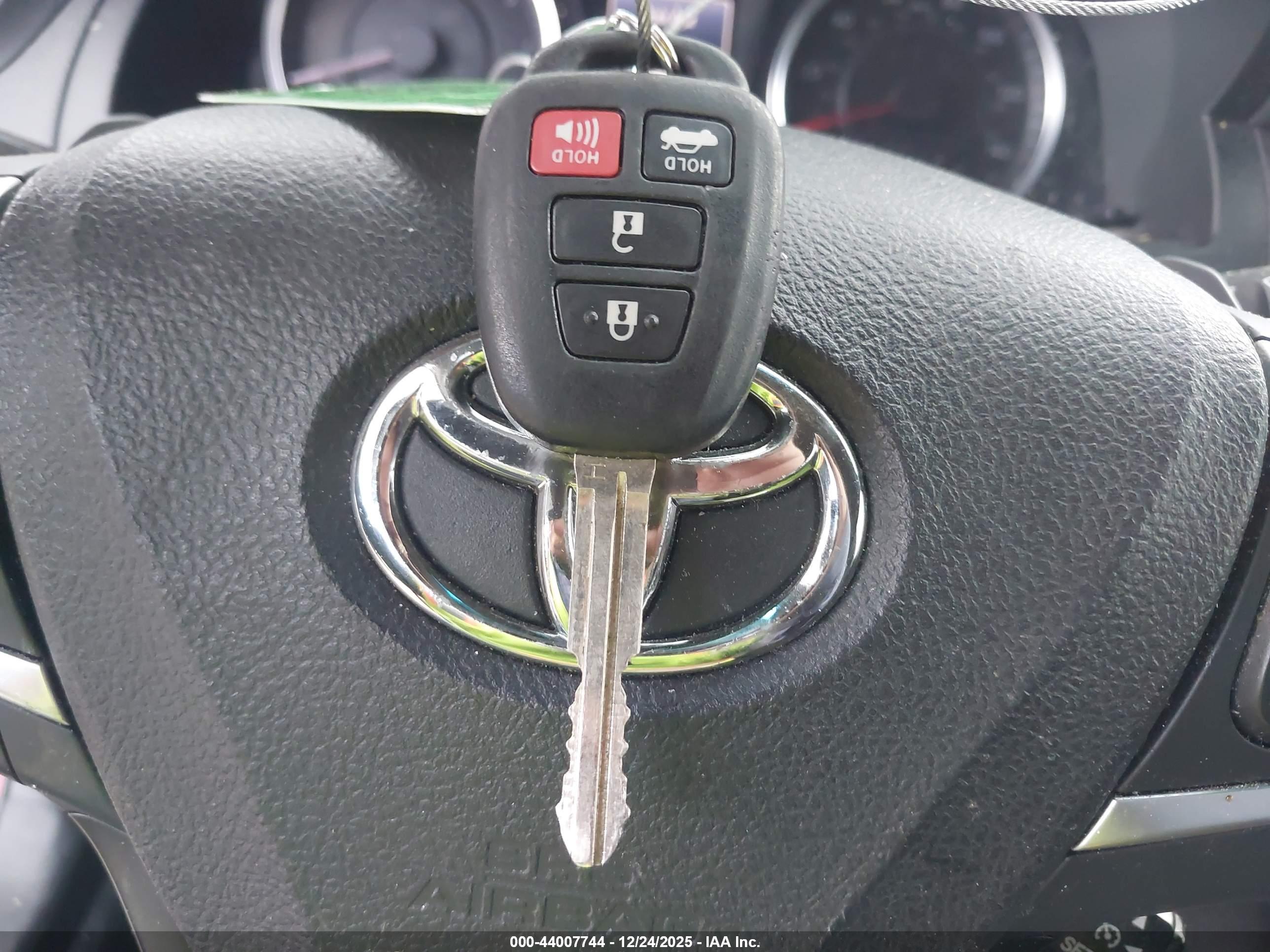 TOYOTA CAMRY image 11