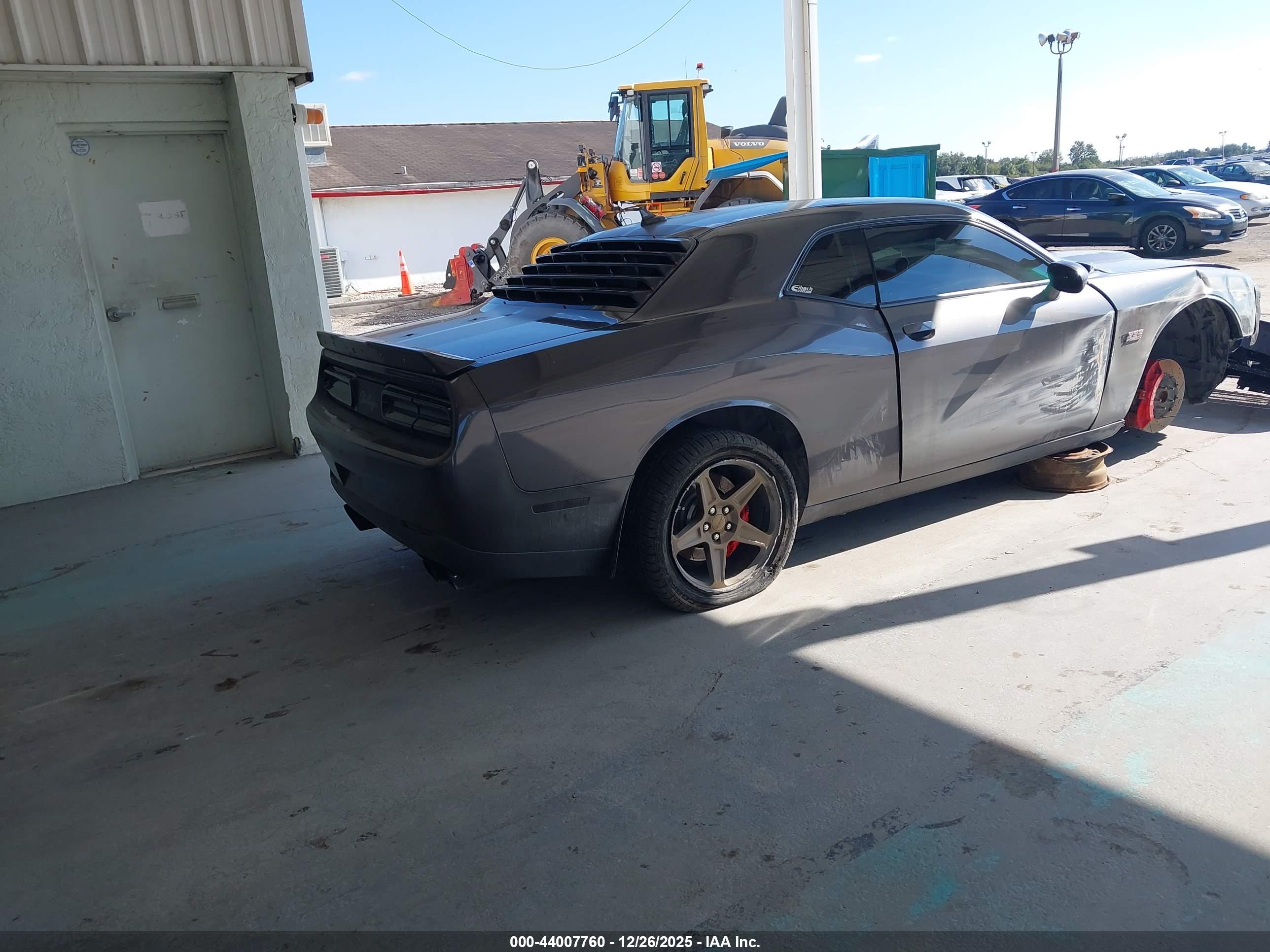 DODGE CHALLENGER image 4