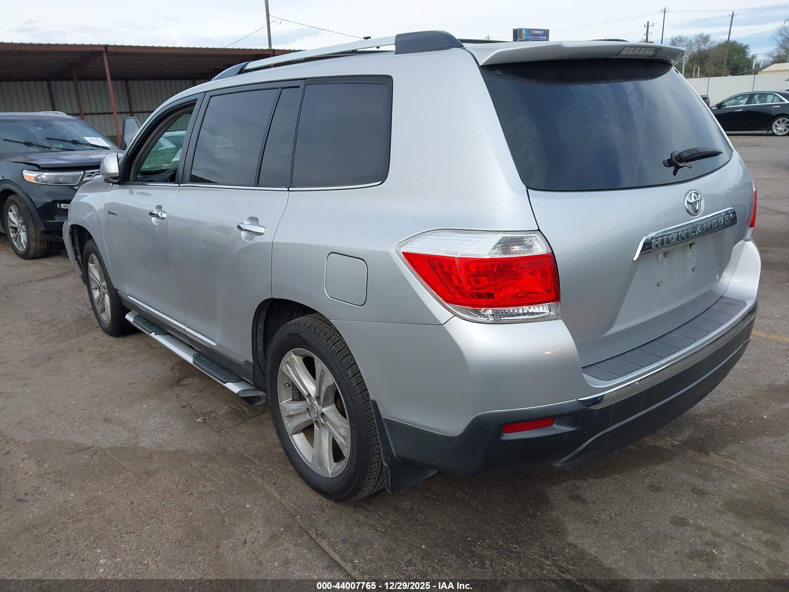 TOYOTA HIGHLANDER image 3