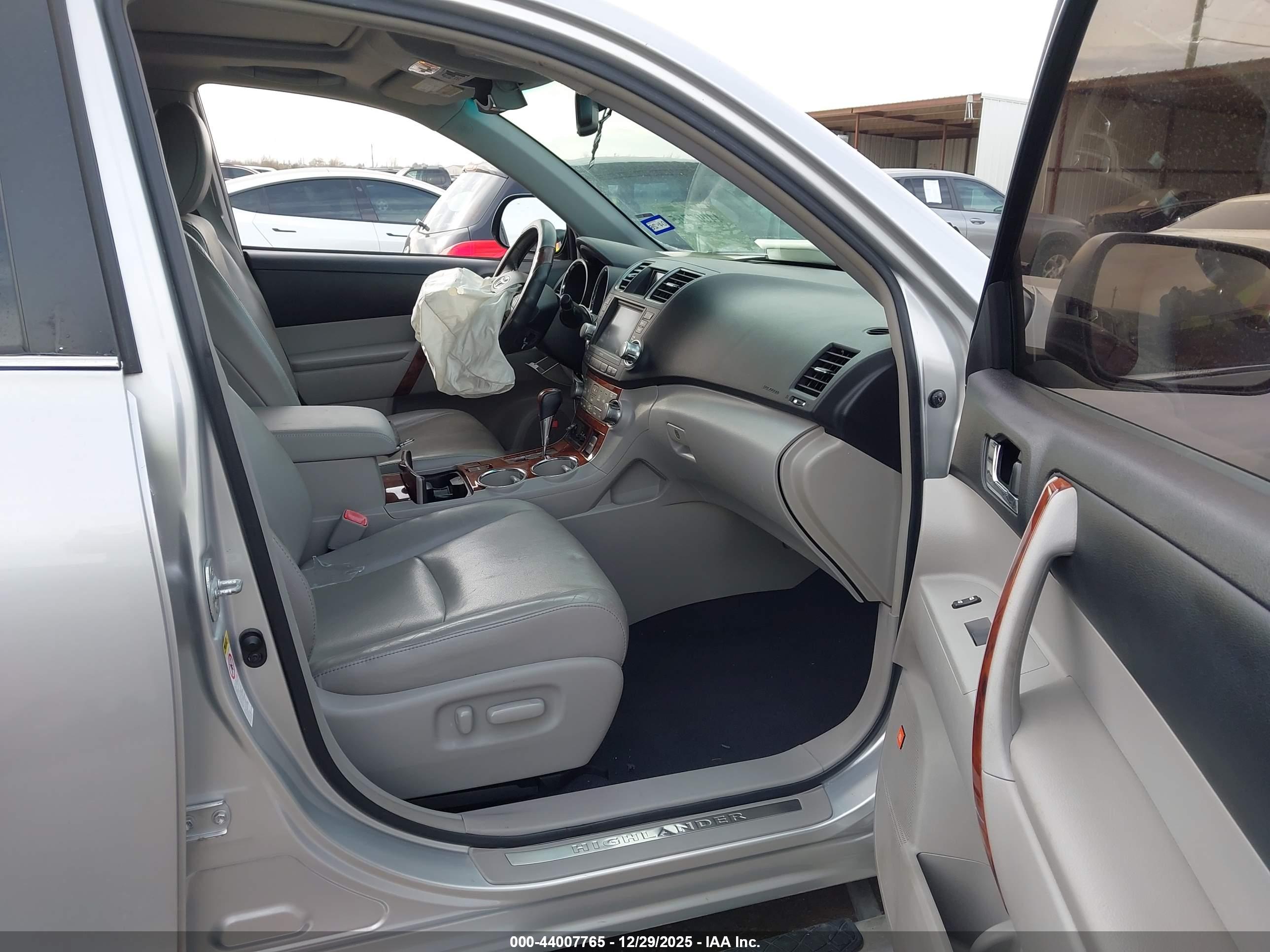 TOYOTA HIGHLANDER image 5