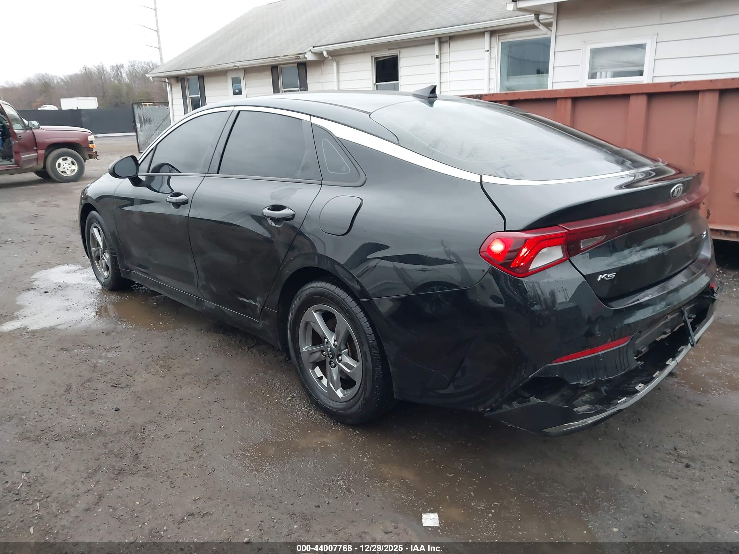 KIA K5 image 3