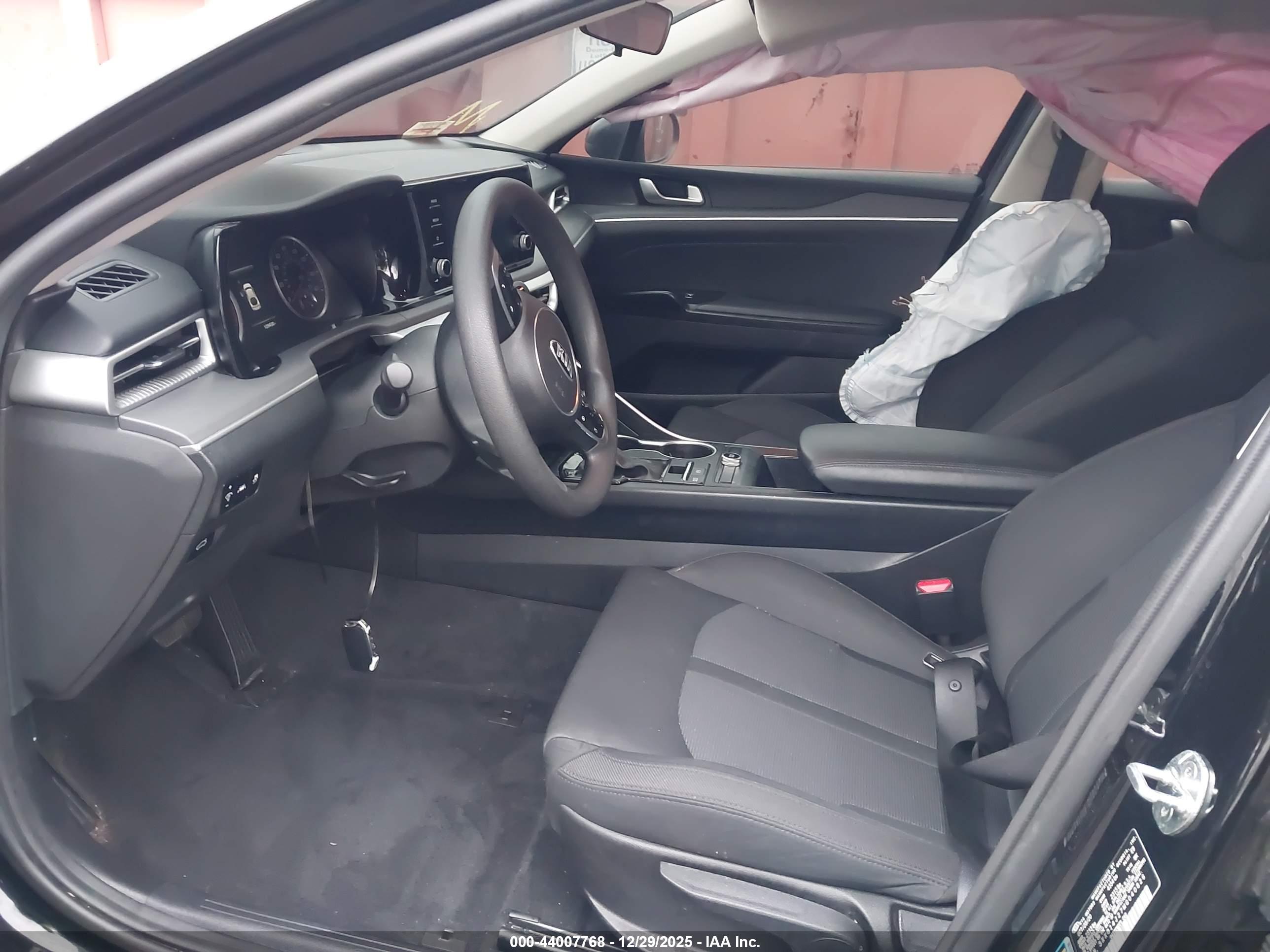 KIA K5 image 5