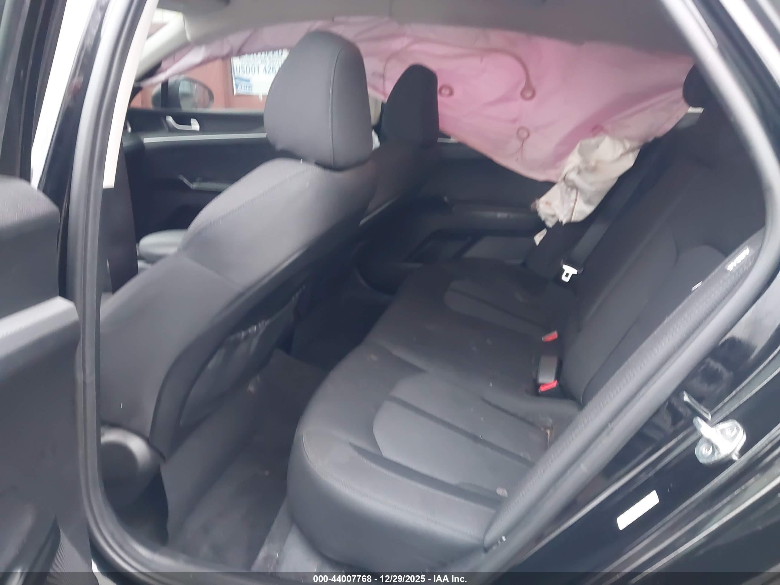 KIA K5 image 8