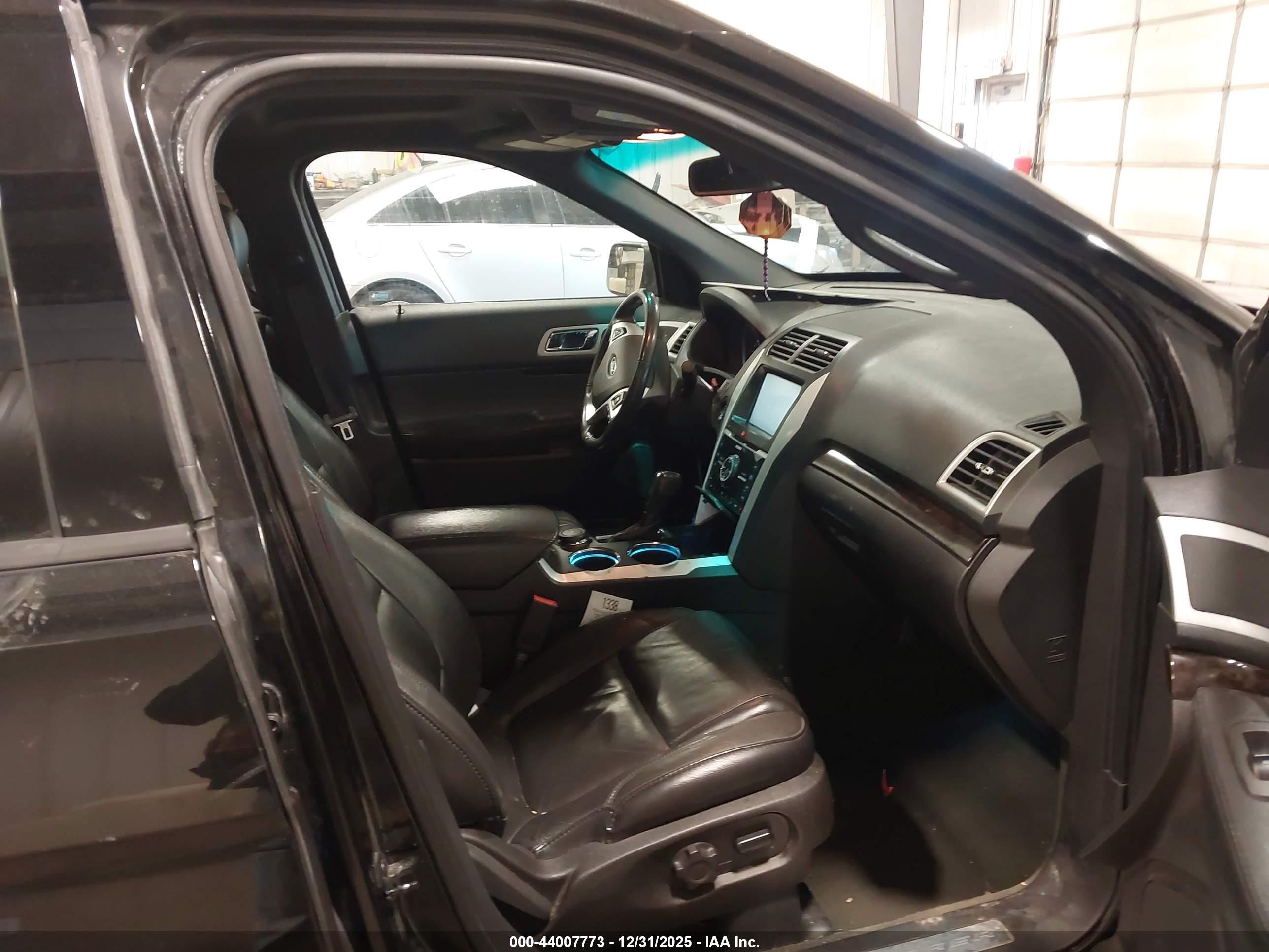 FORD EXPLORER image 5