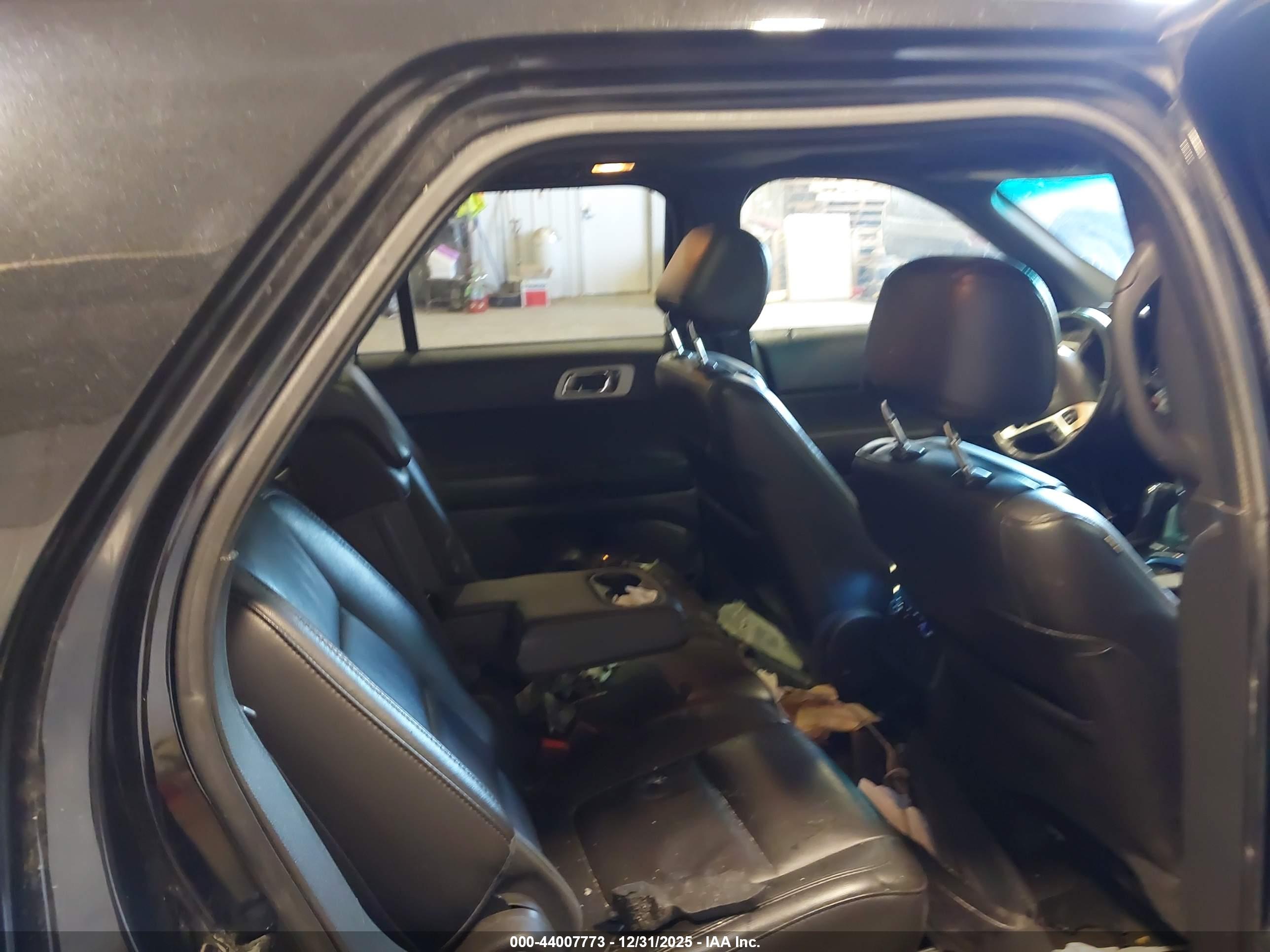 FORD EXPLORER image 8