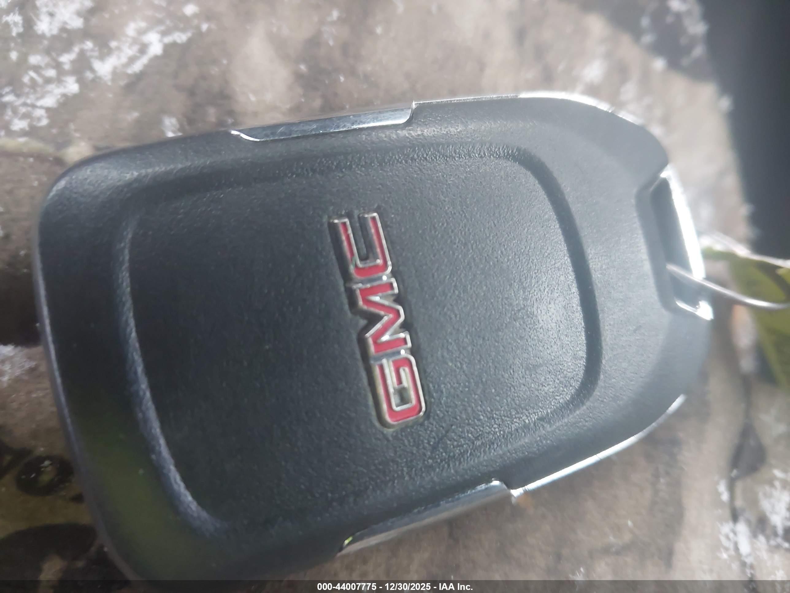 GMC TERRAIN image 11