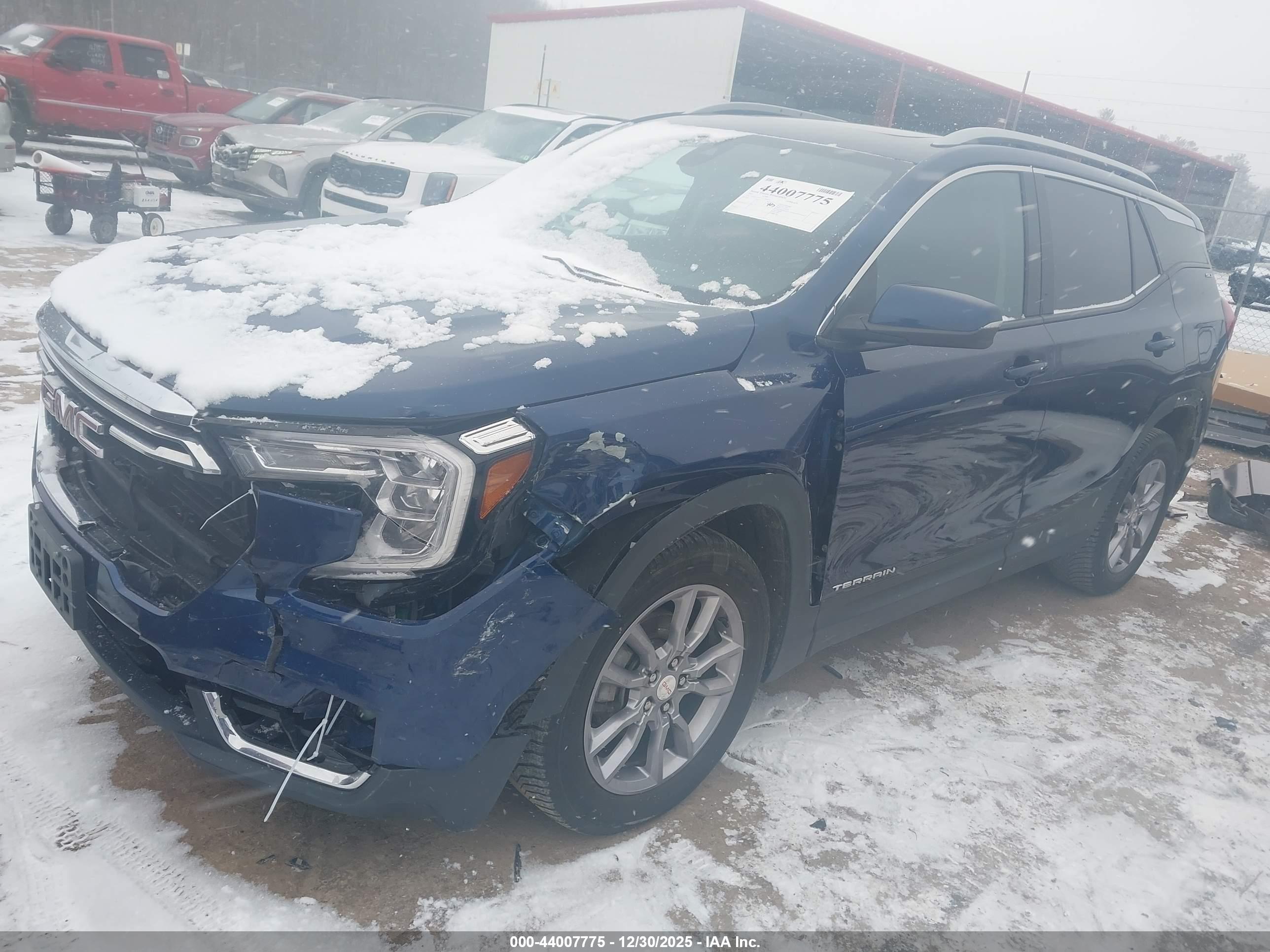 GMC TERRAIN image 2