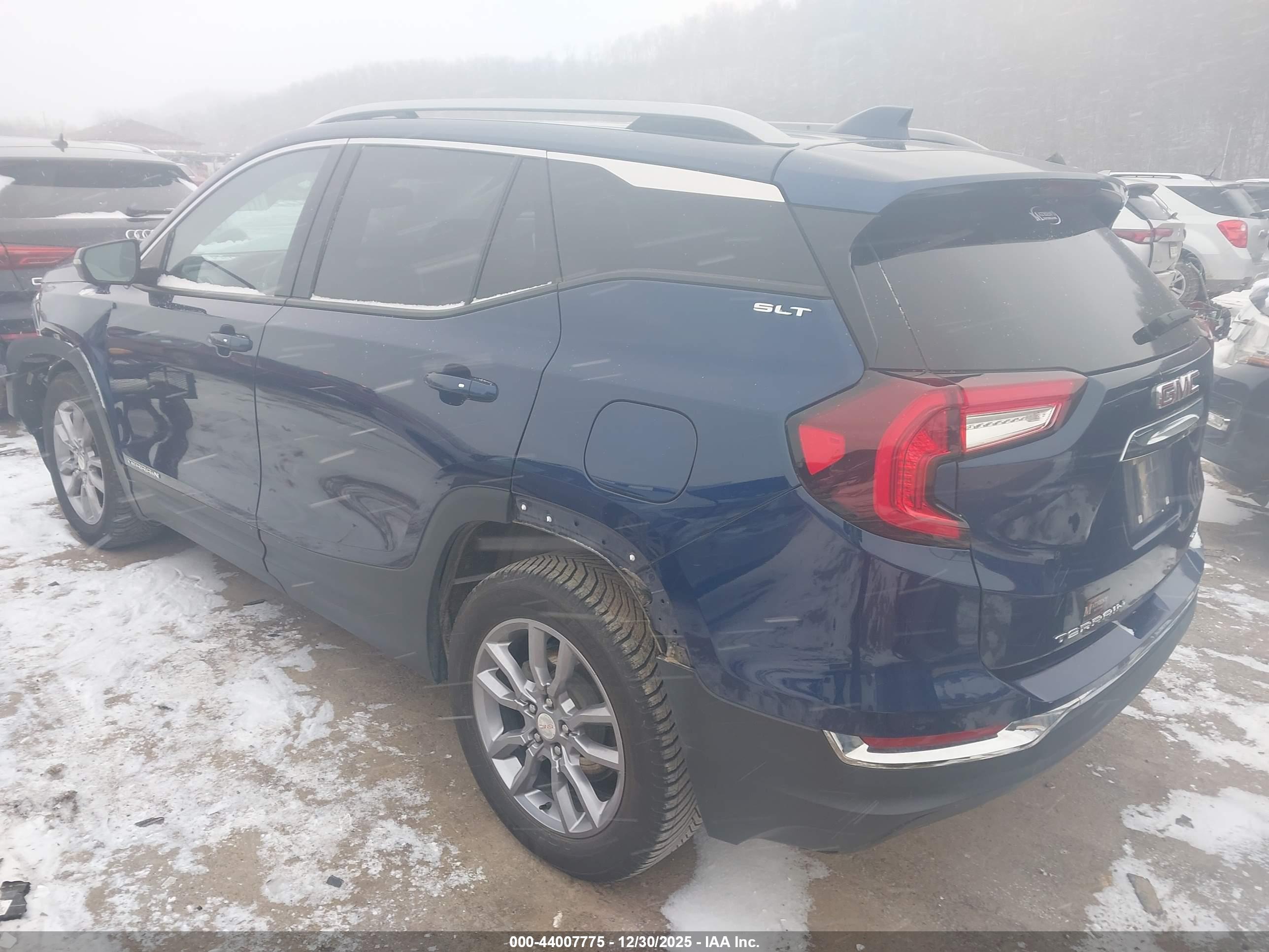 GMC TERRAIN image 3
