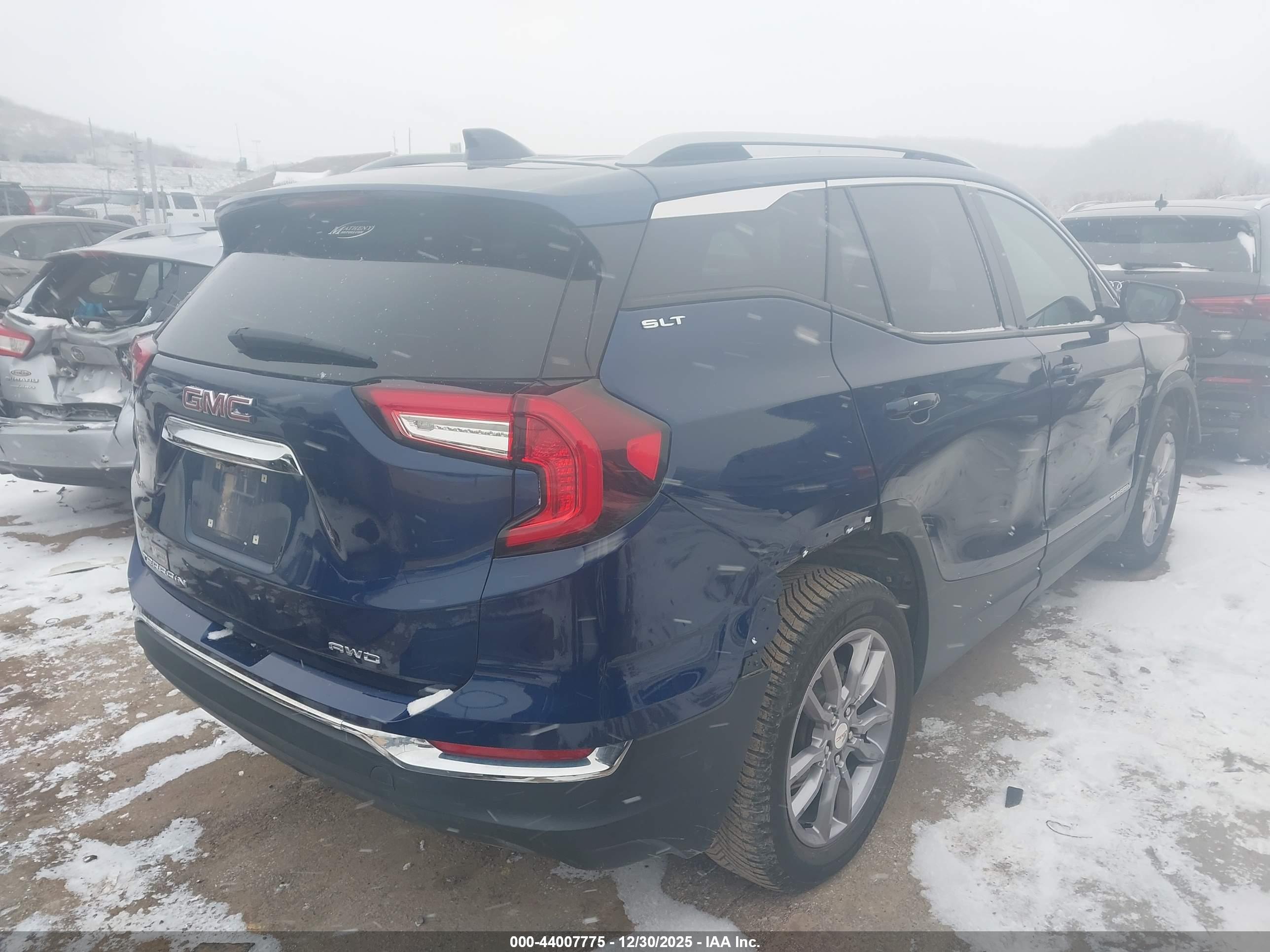 GMC TERRAIN image 4