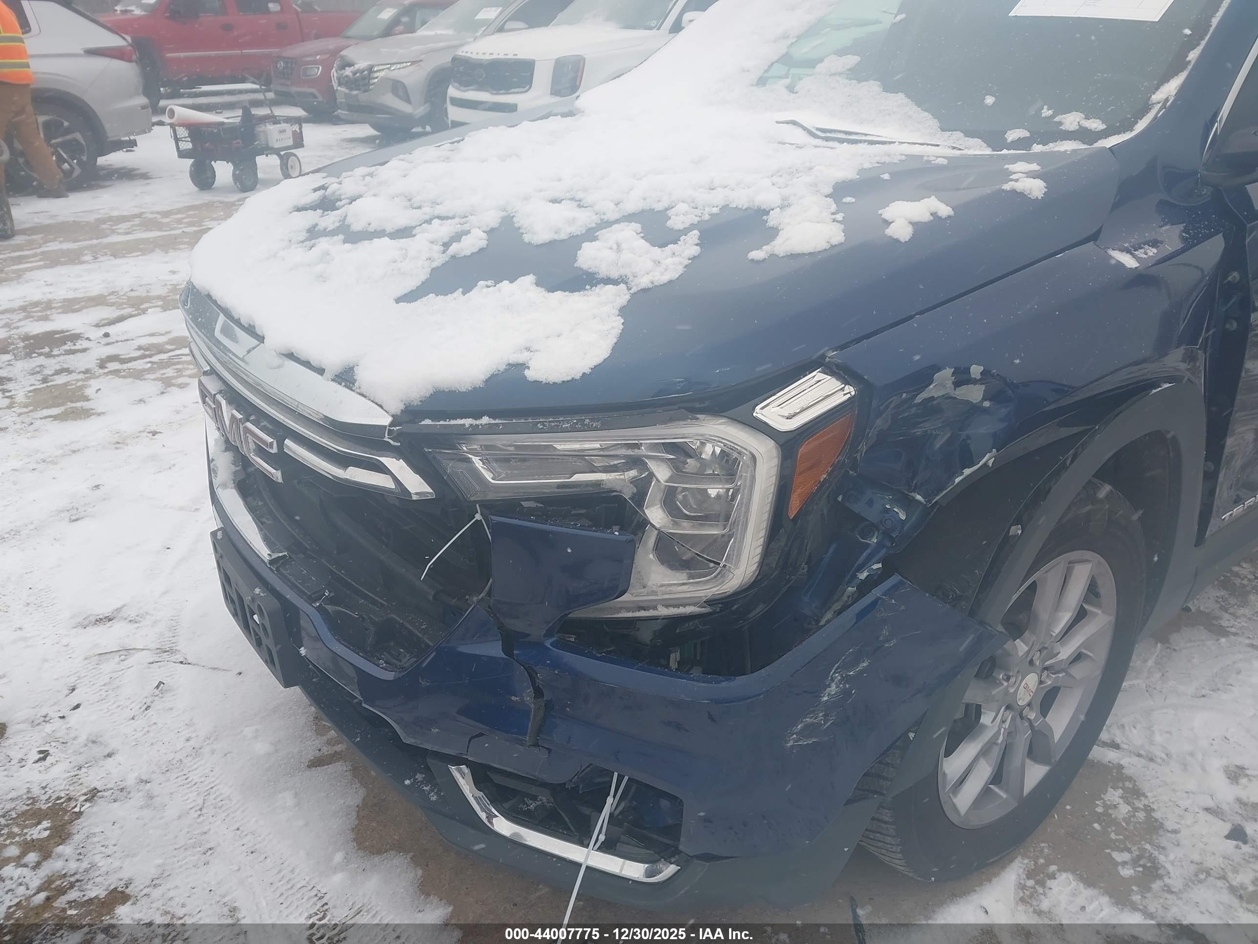 GMC TERRAIN image 6