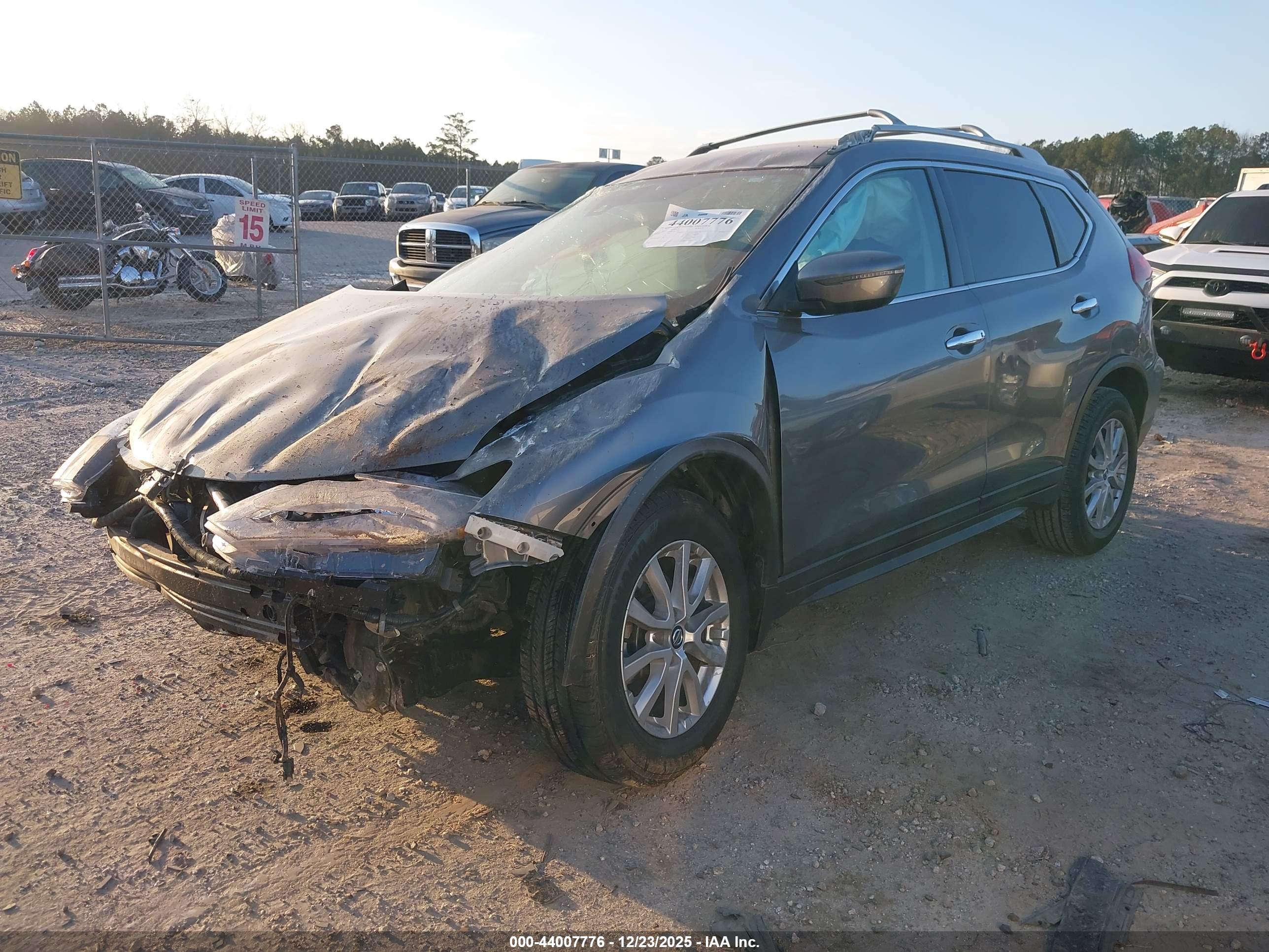 NISSAN ROGUE image 2