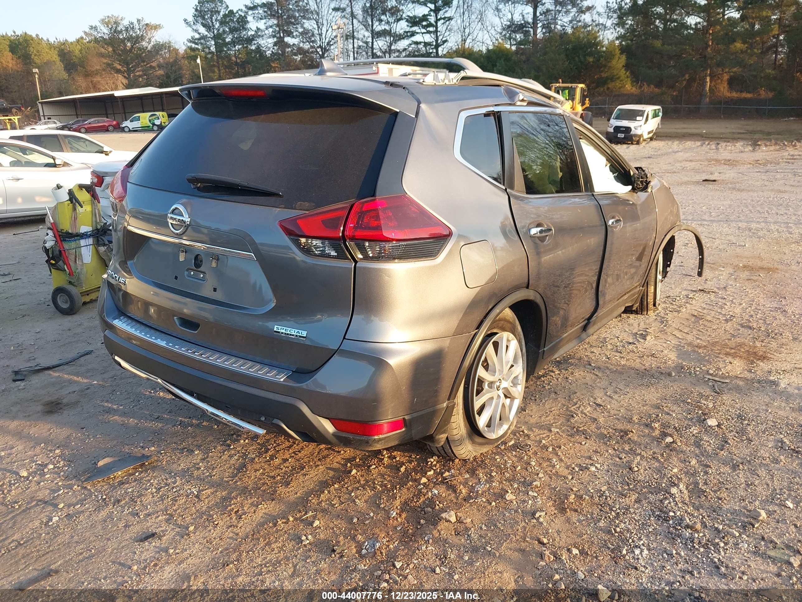 NISSAN ROGUE image 4