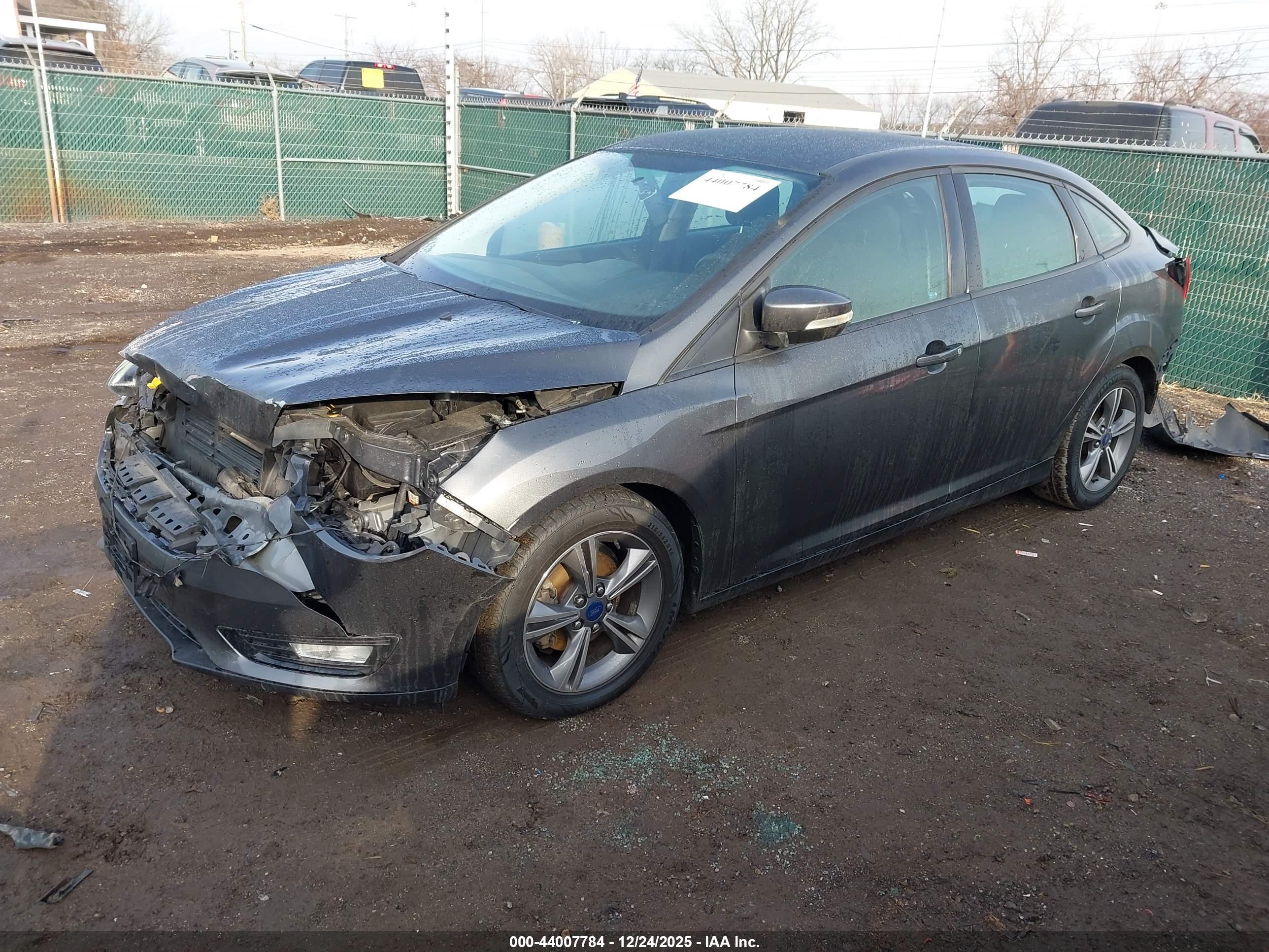 FORD FOCUS image 2