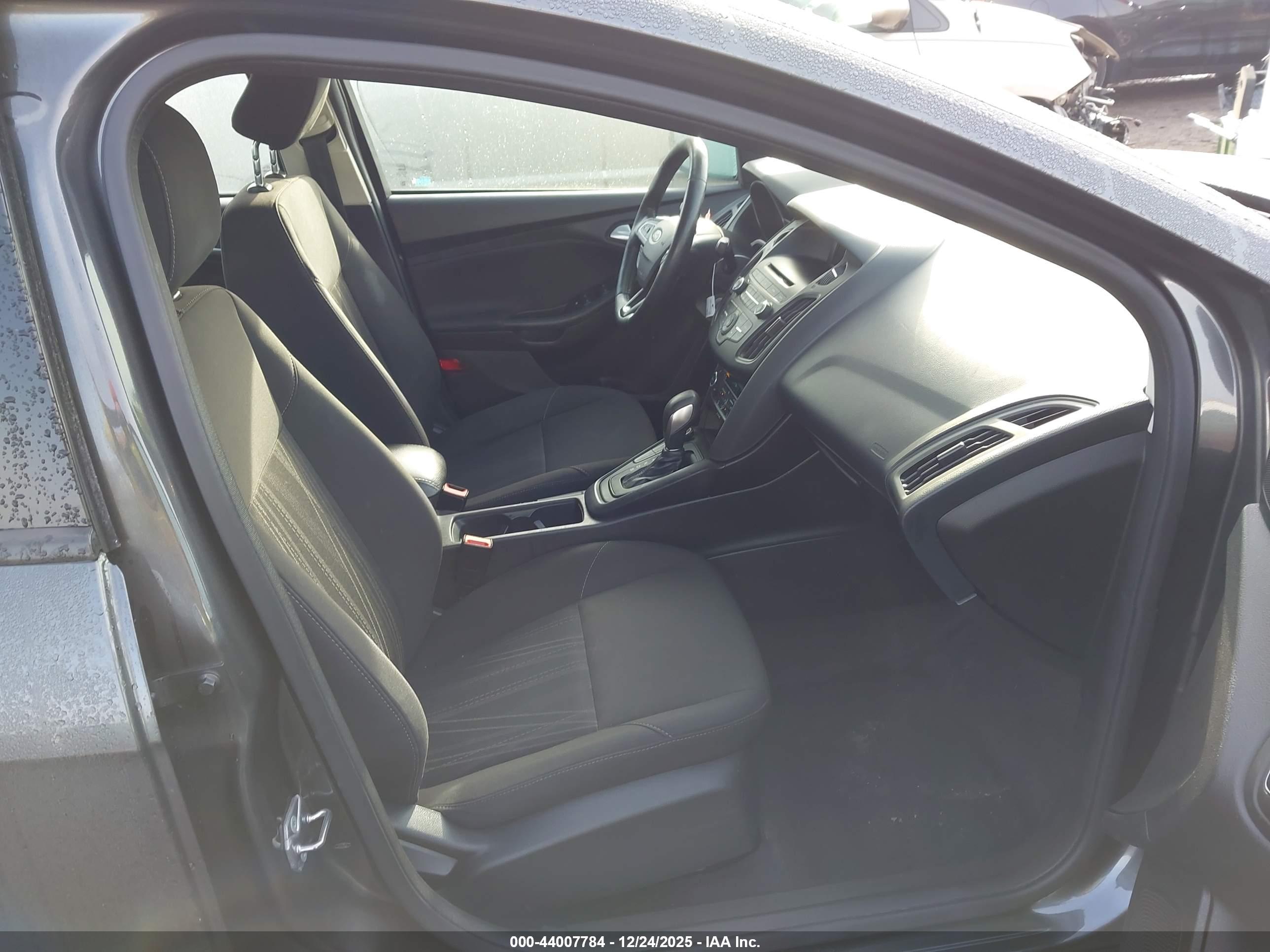 FORD FOCUS image 5
