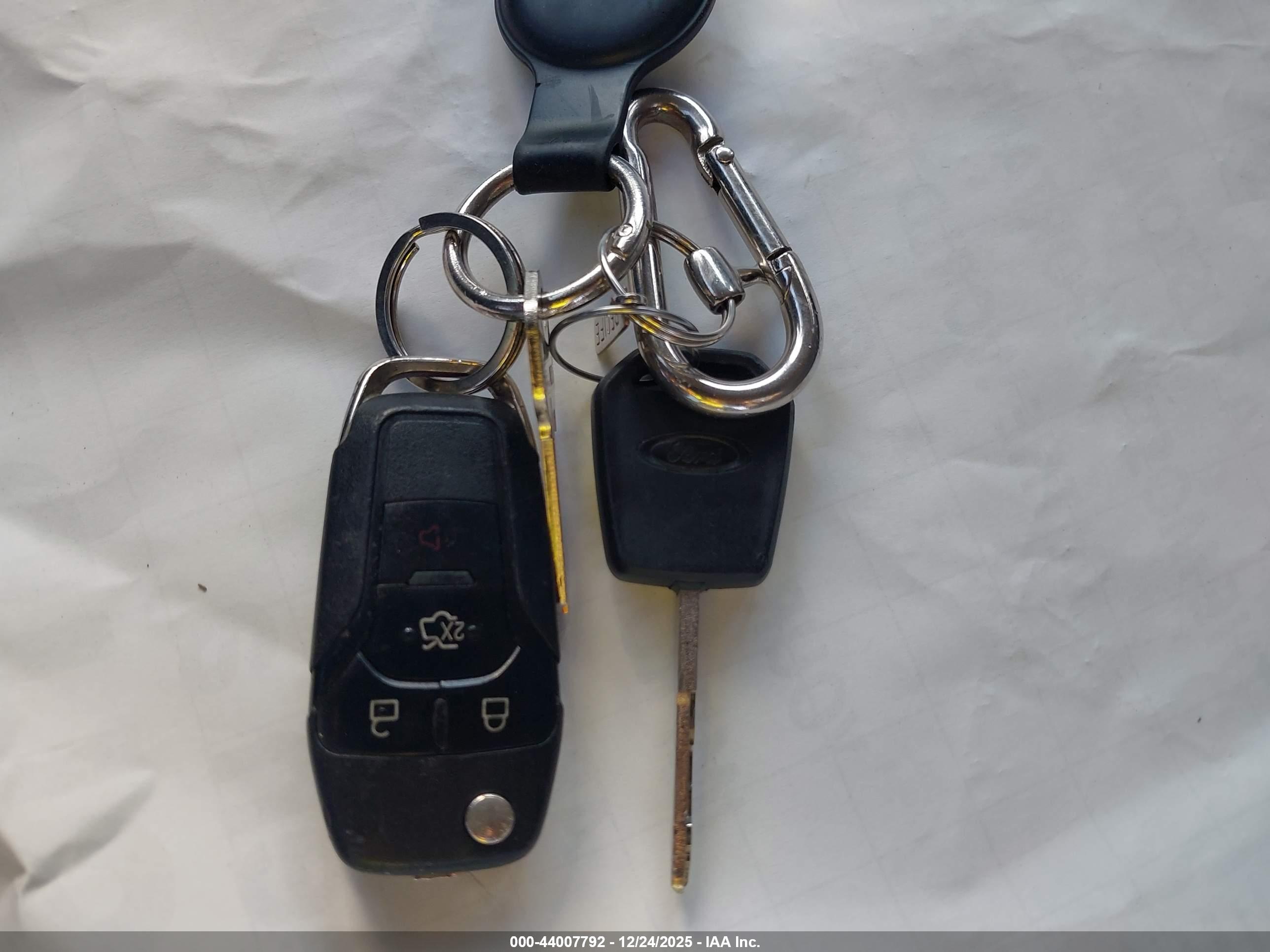 FORD FUSION image 11