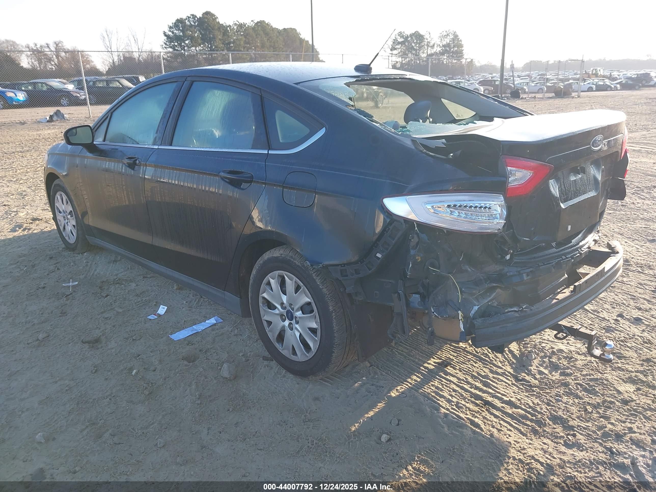 FORD FUSION image 3