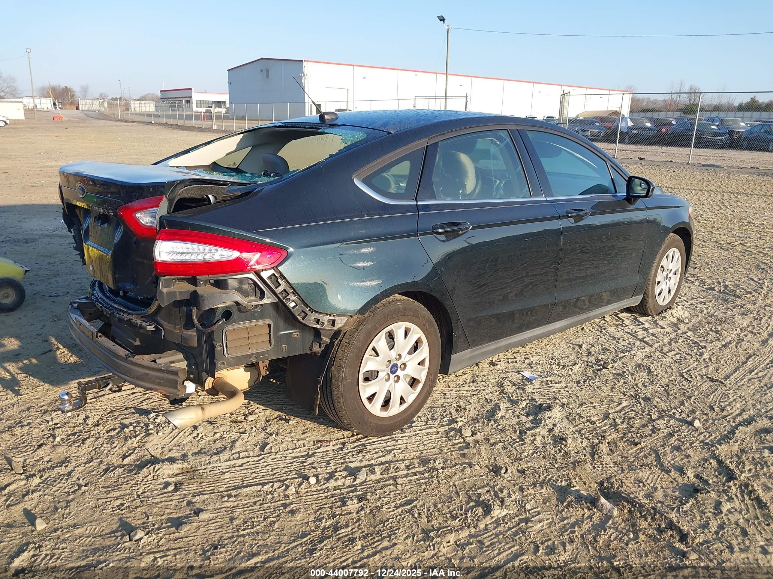 FORD FUSION image 4