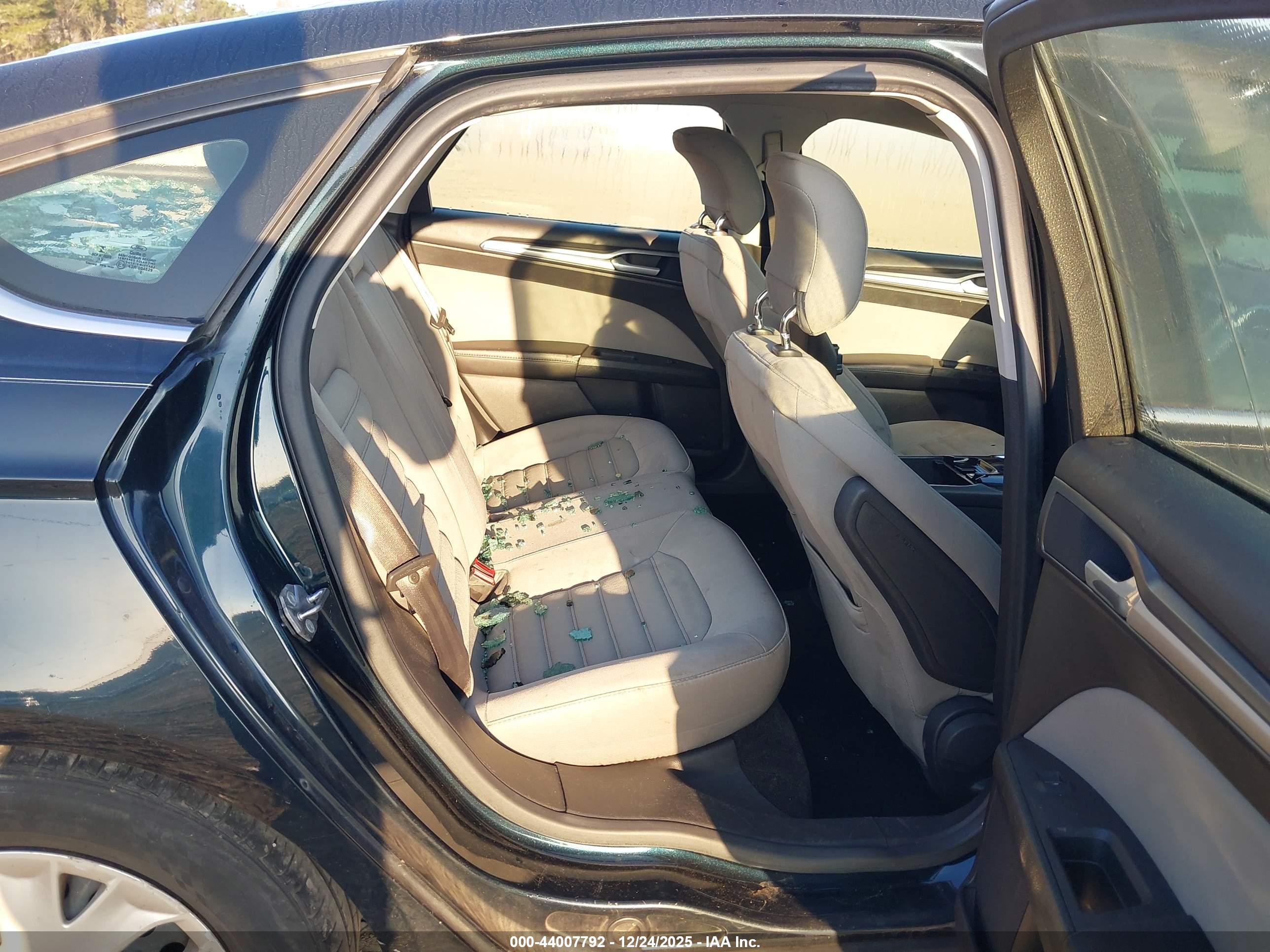 FORD FUSION image 8