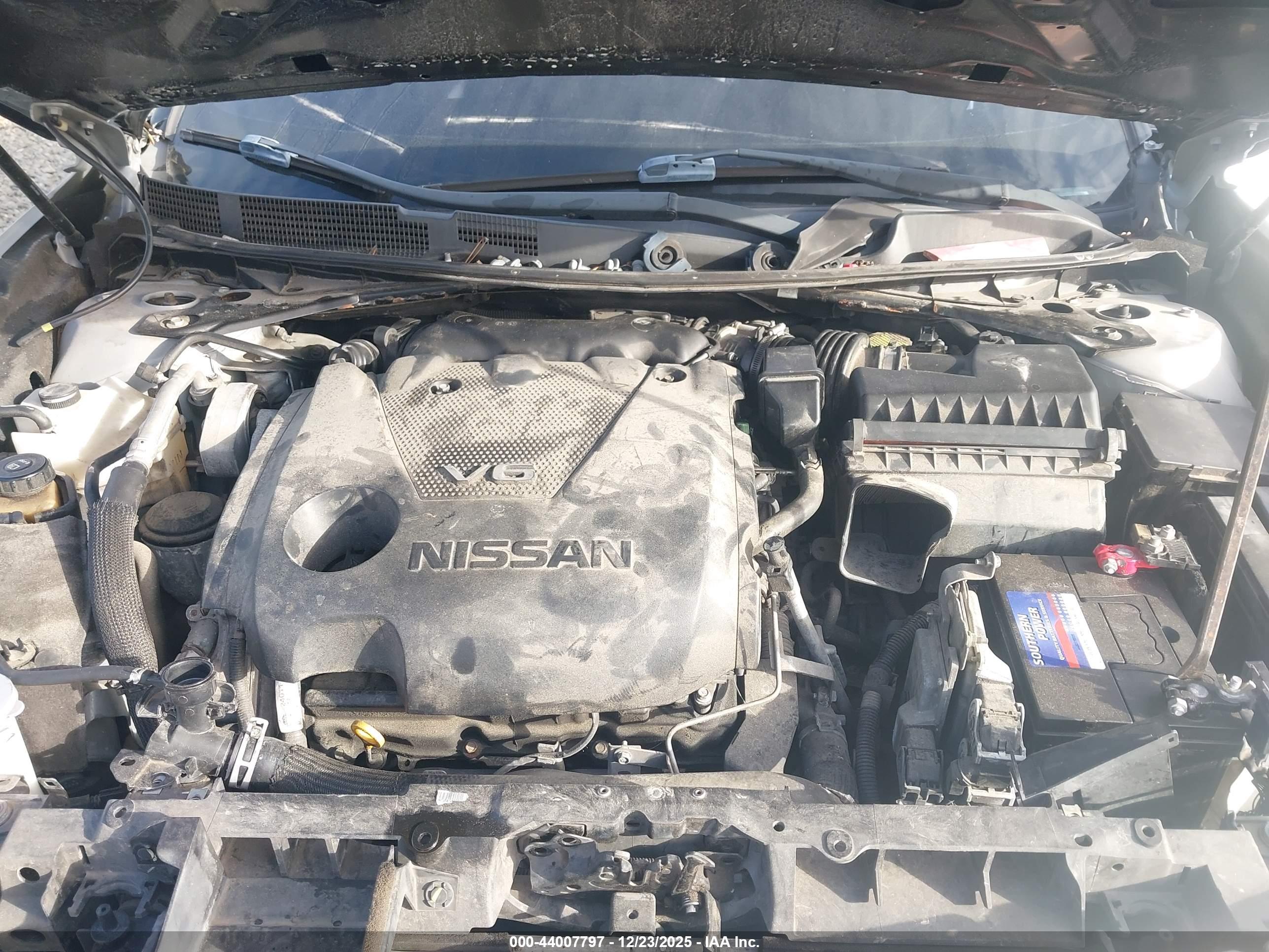 NISSAN MAXIMA image 10