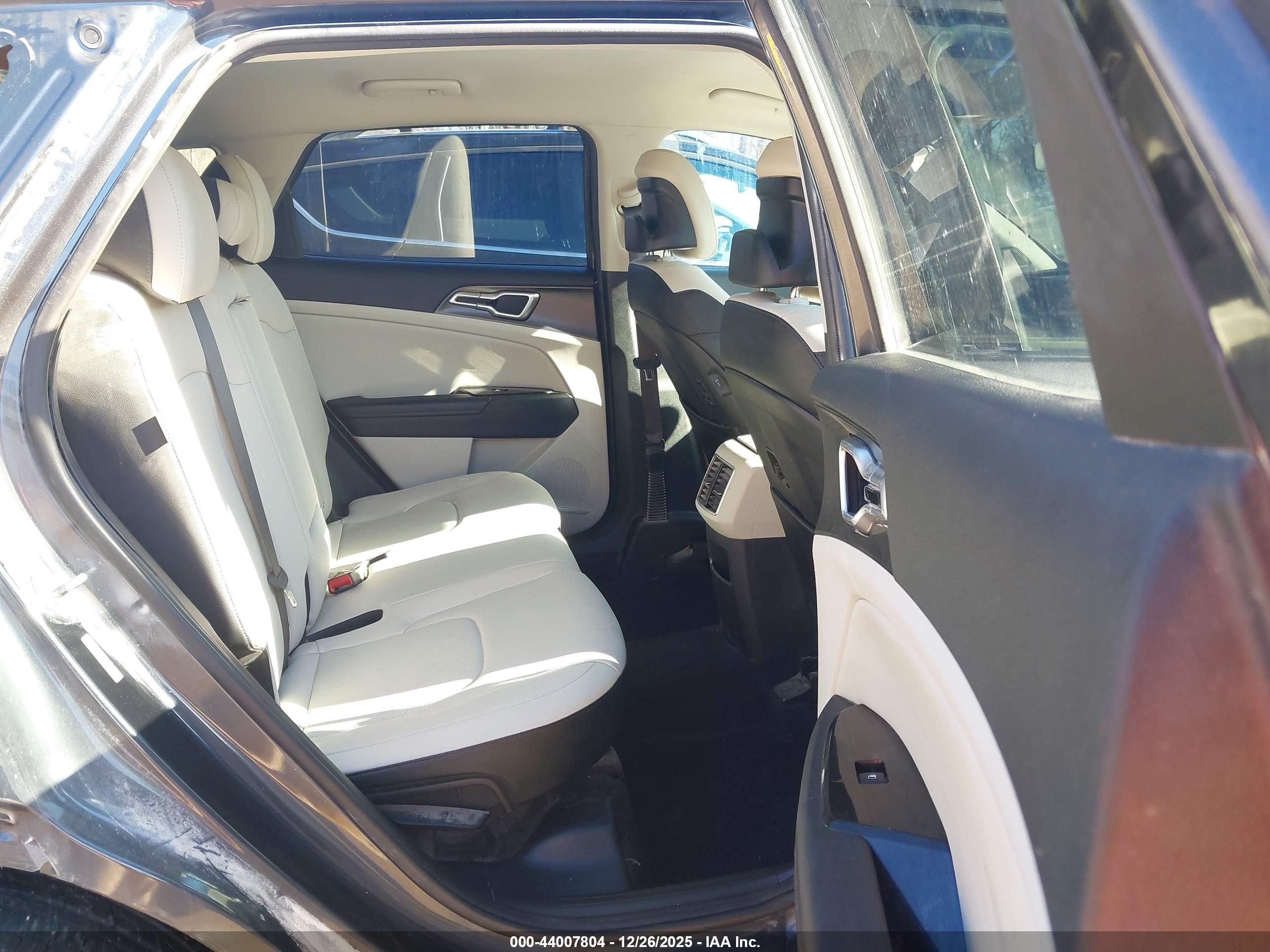 KIA SPORTAGE image 8