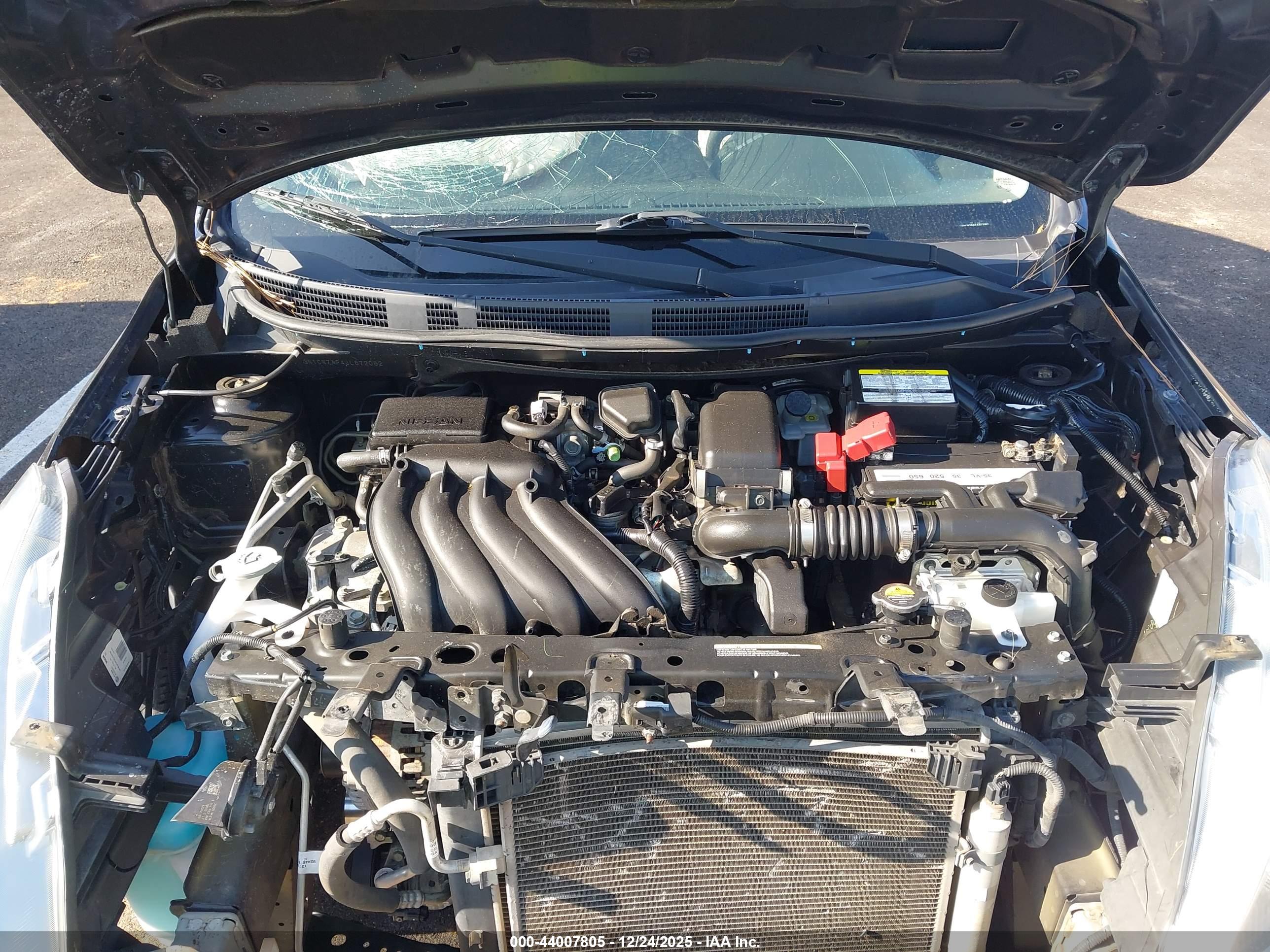 NISSAN VERSA image 10