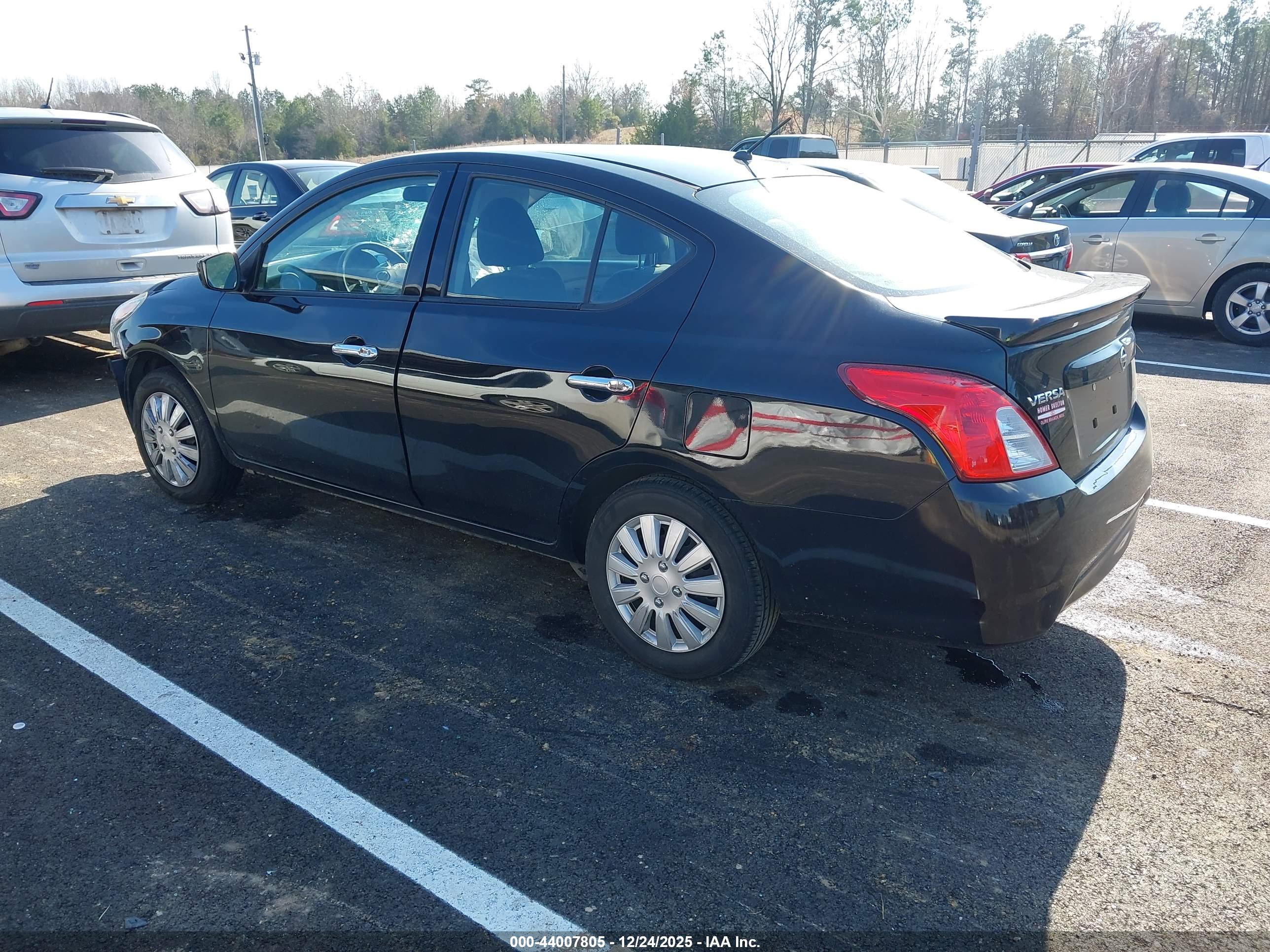 NISSAN VERSA image 3