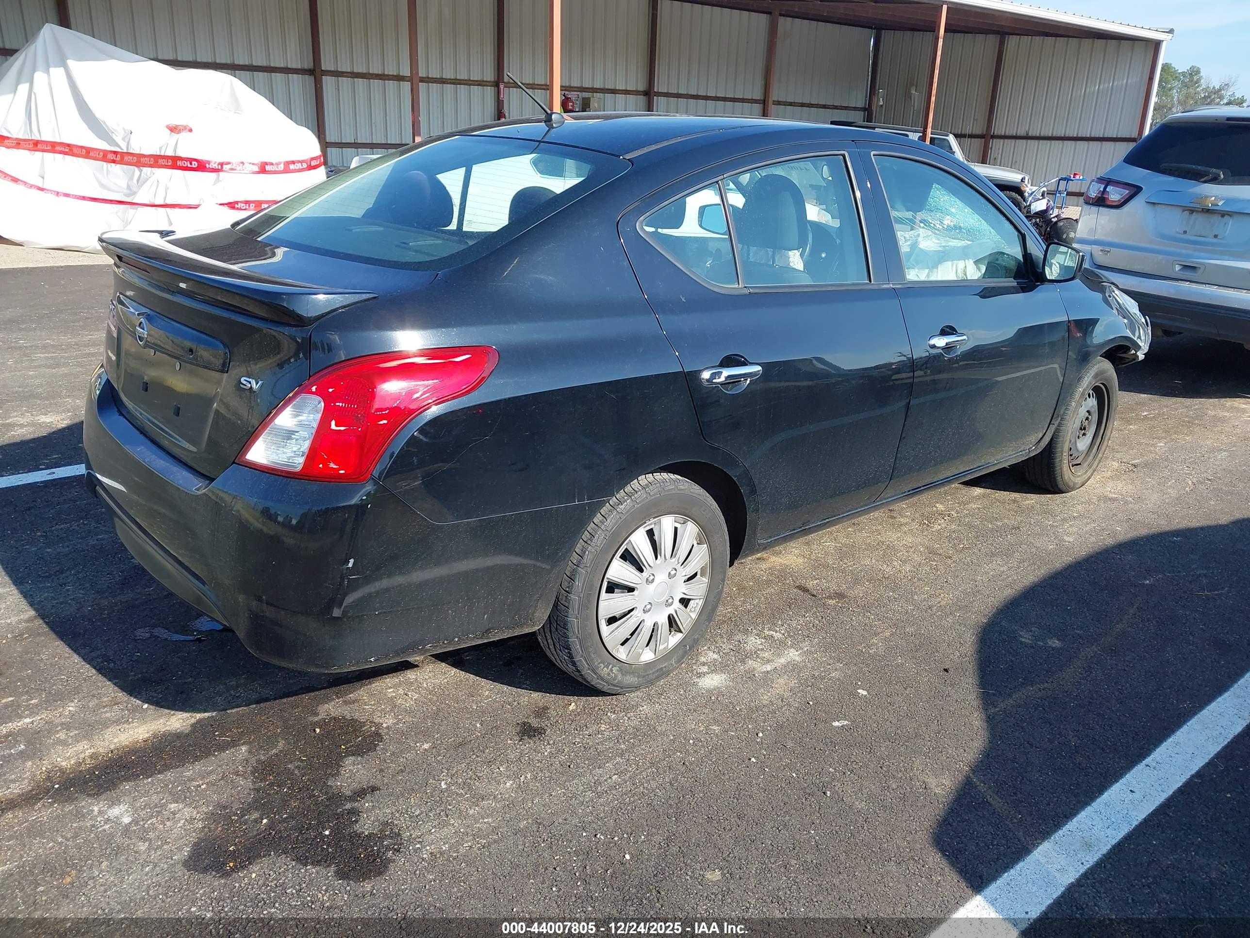 NISSAN VERSA image 4