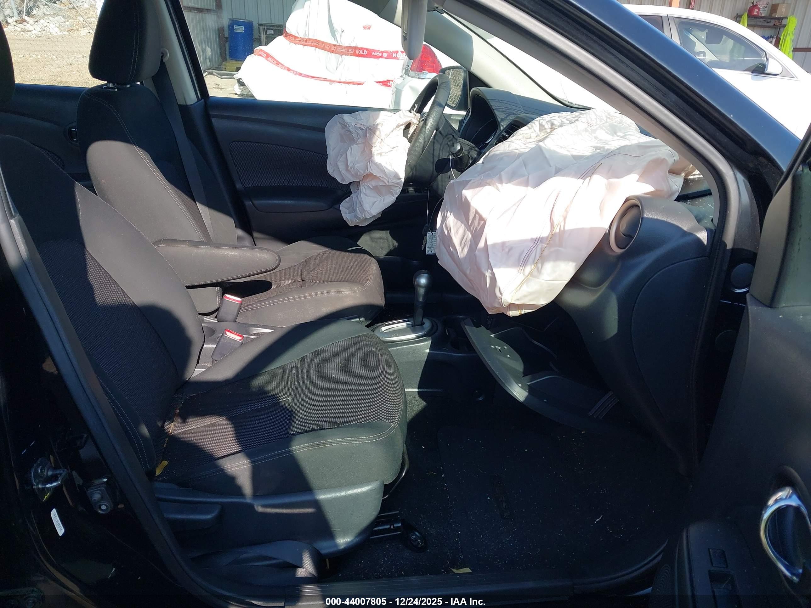 NISSAN VERSA image 5