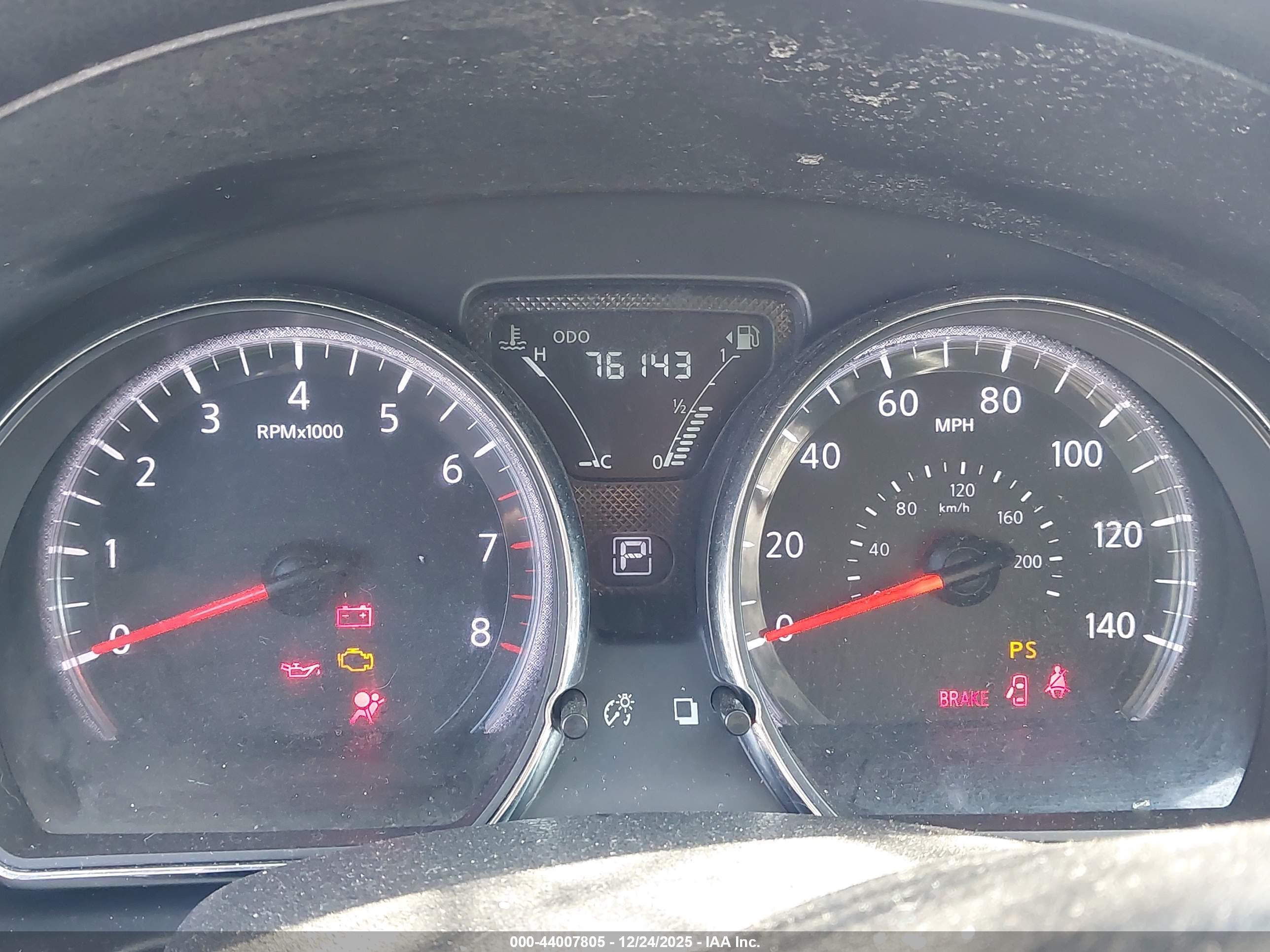 NISSAN VERSA image 7