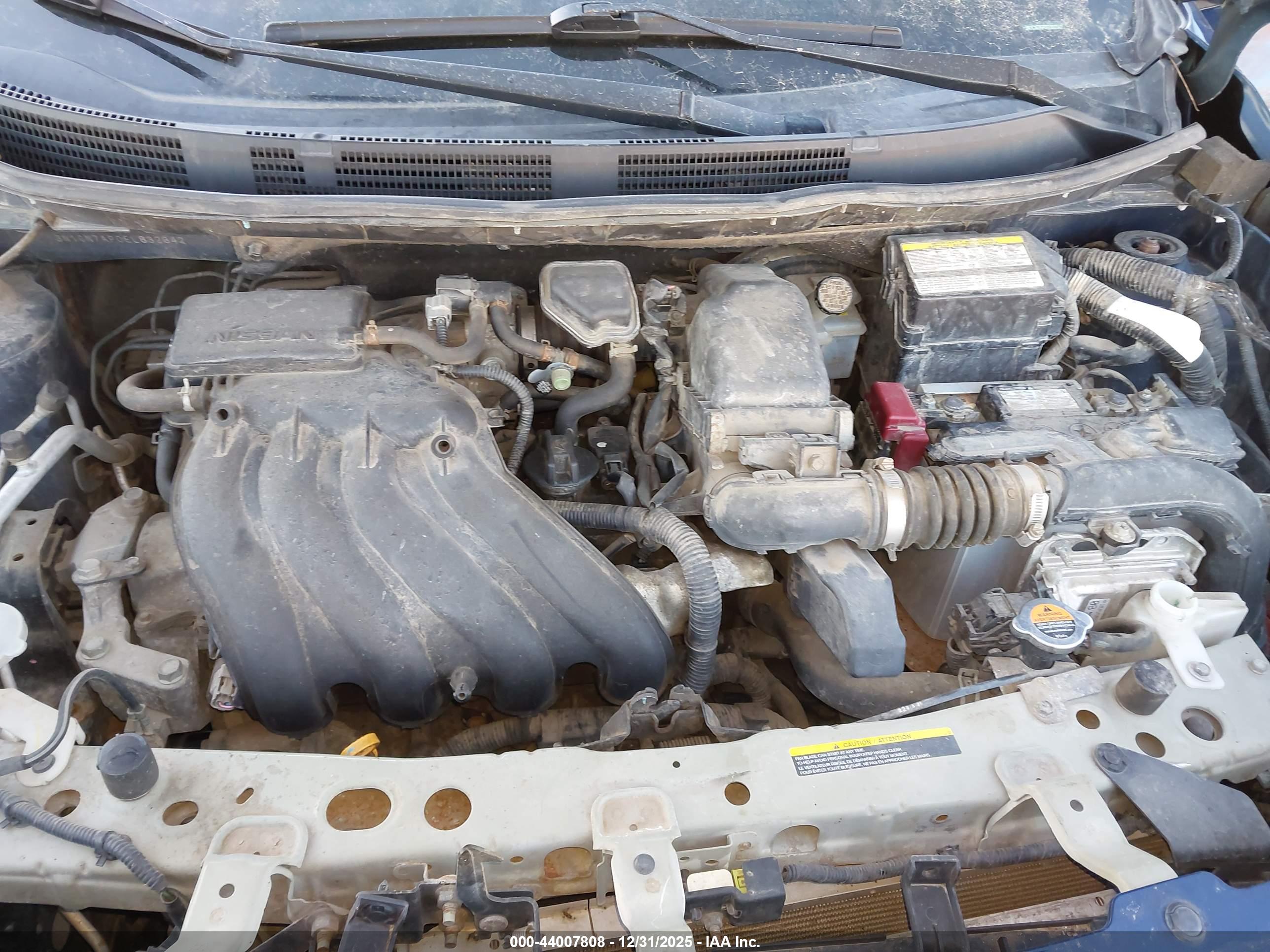 NISSAN VERSA image 10