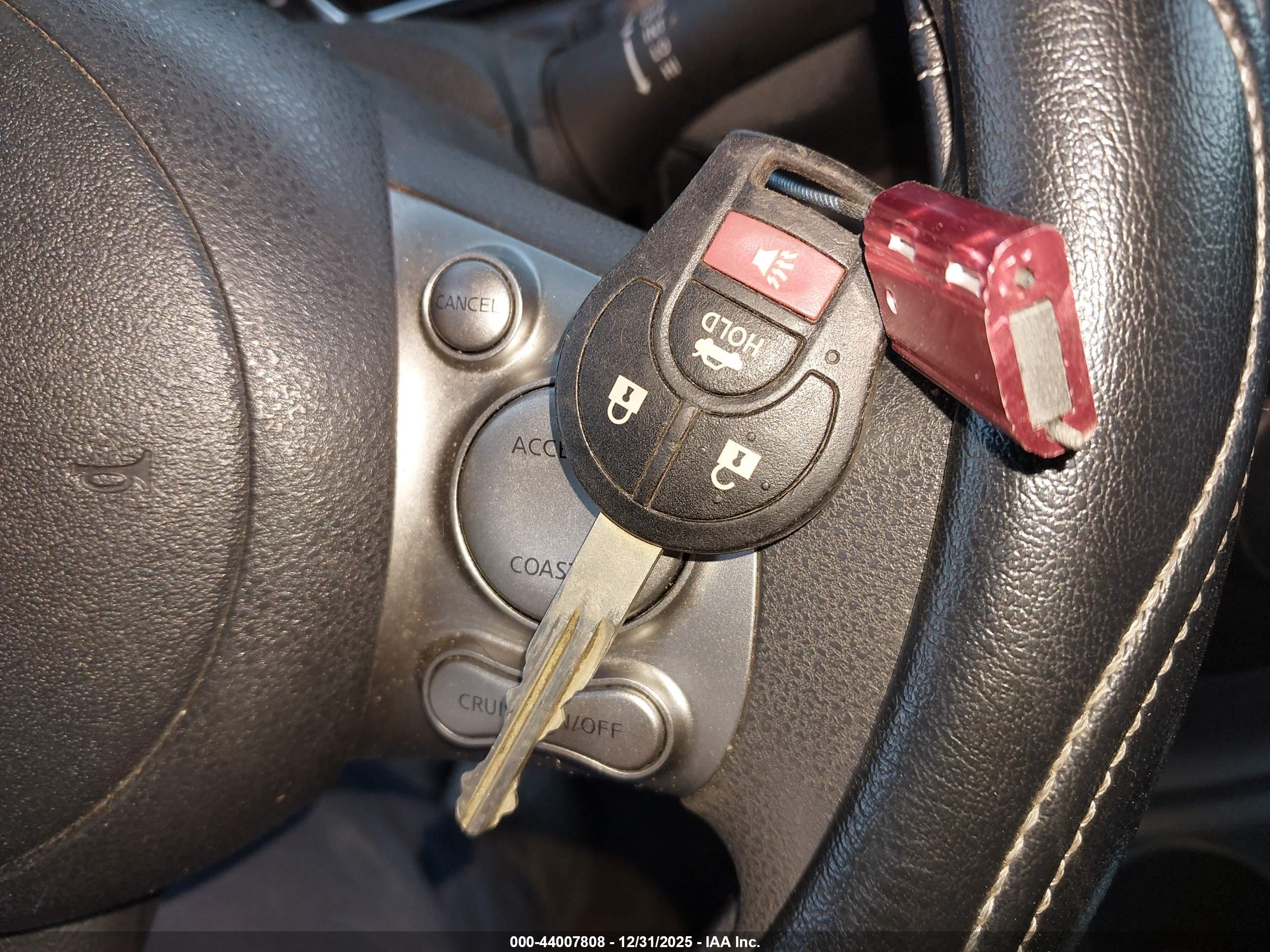 NISSAN VERSA image 11