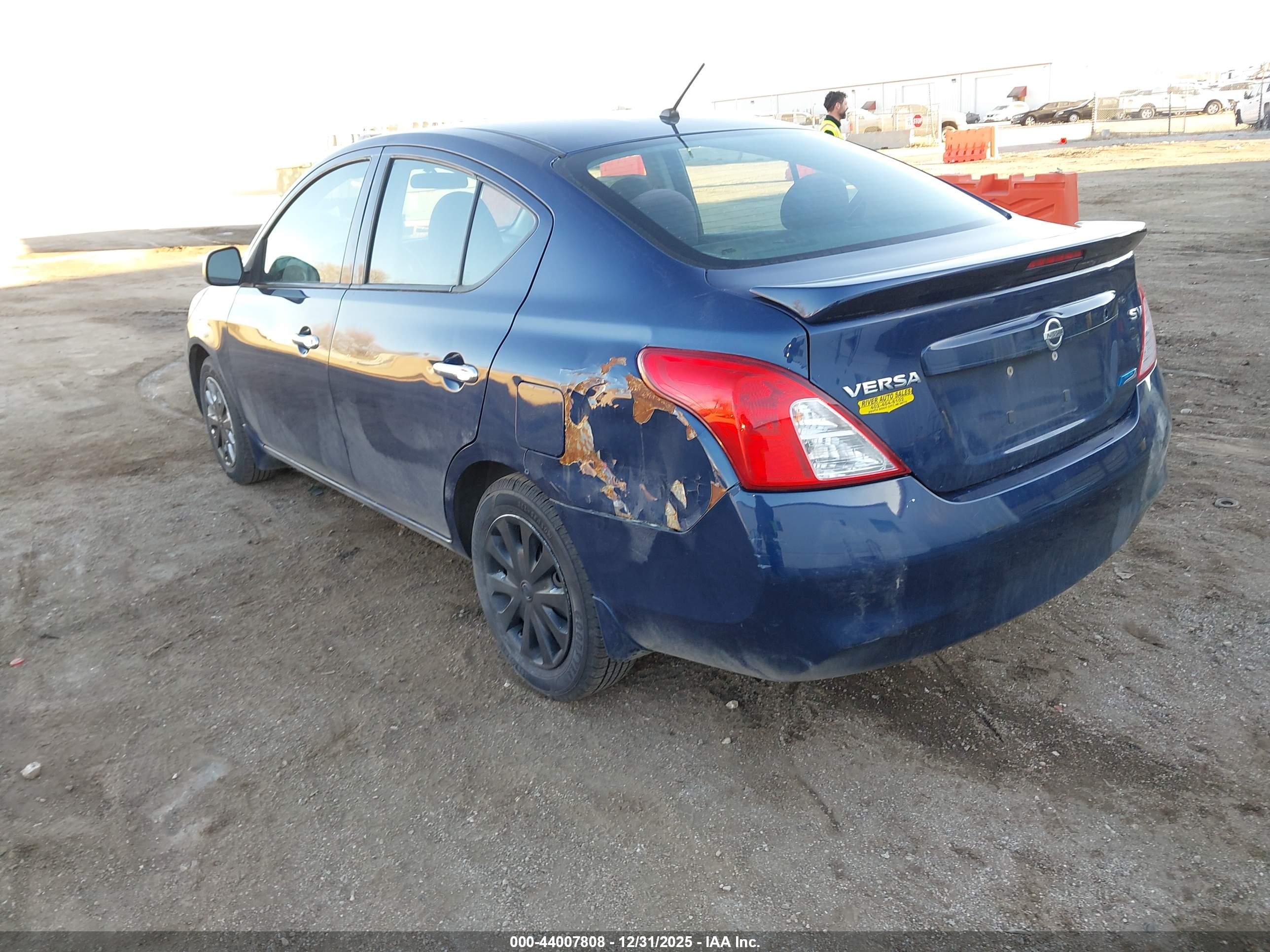 NISSAN VERSA image 3
