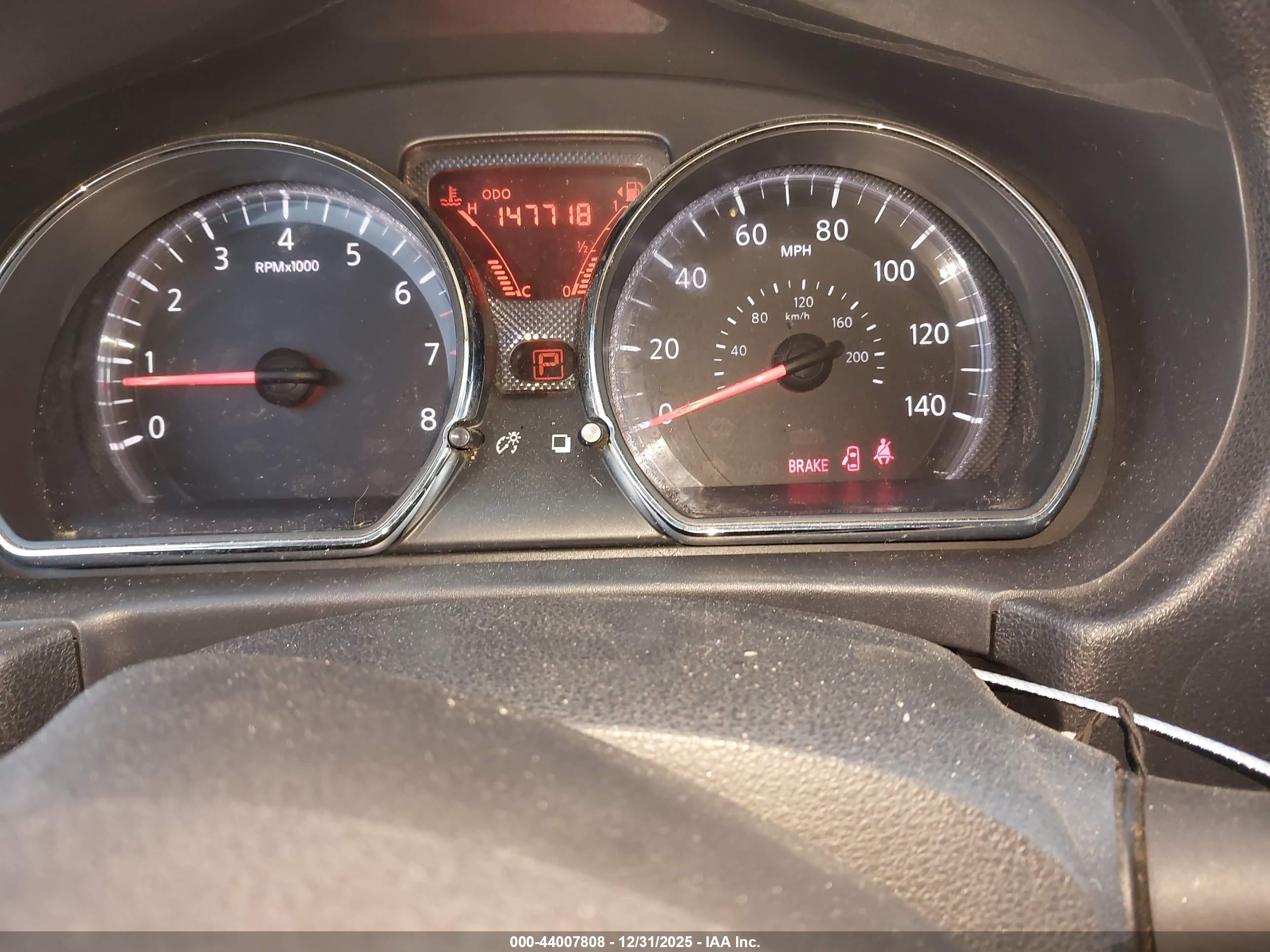 NISSAN VERSA image 7