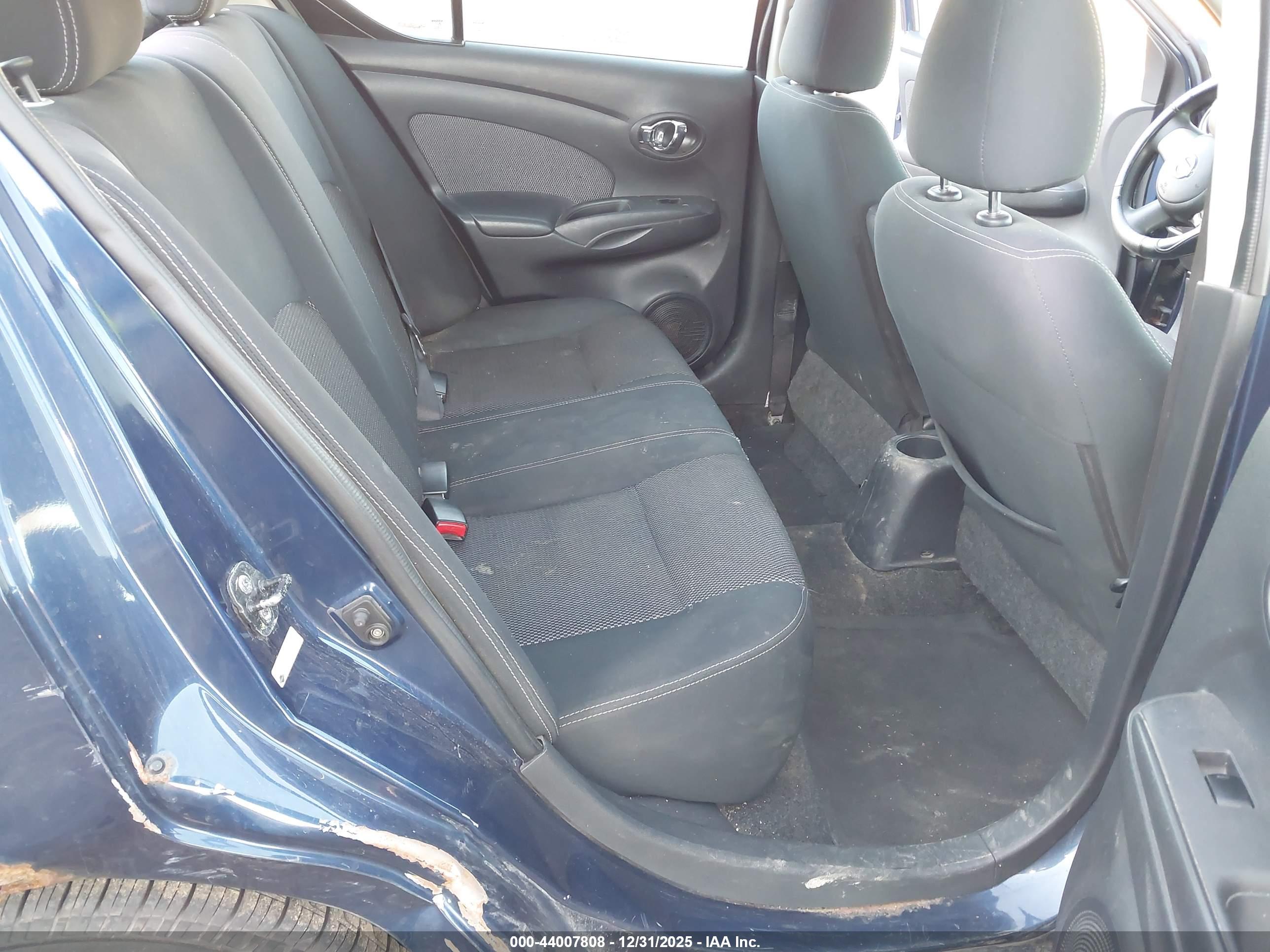 NISSAN VERSA image 8