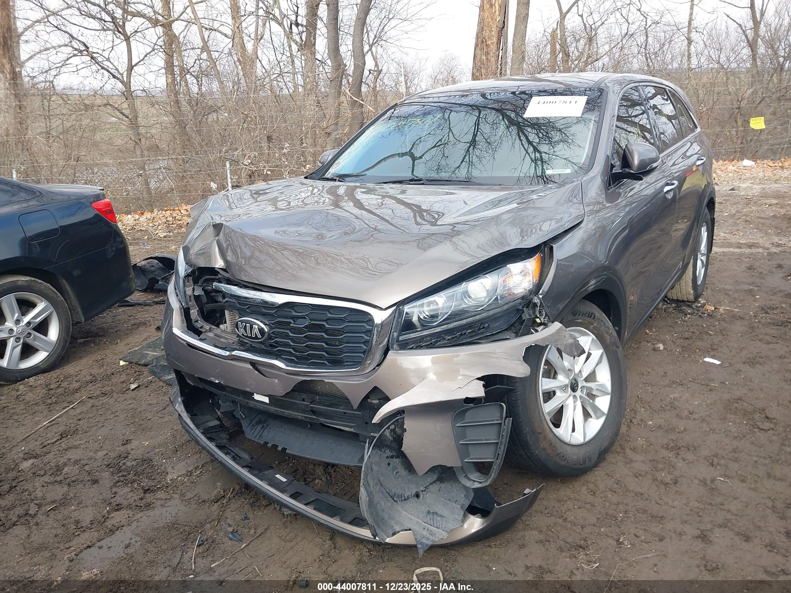 KIA SORENTO image 2