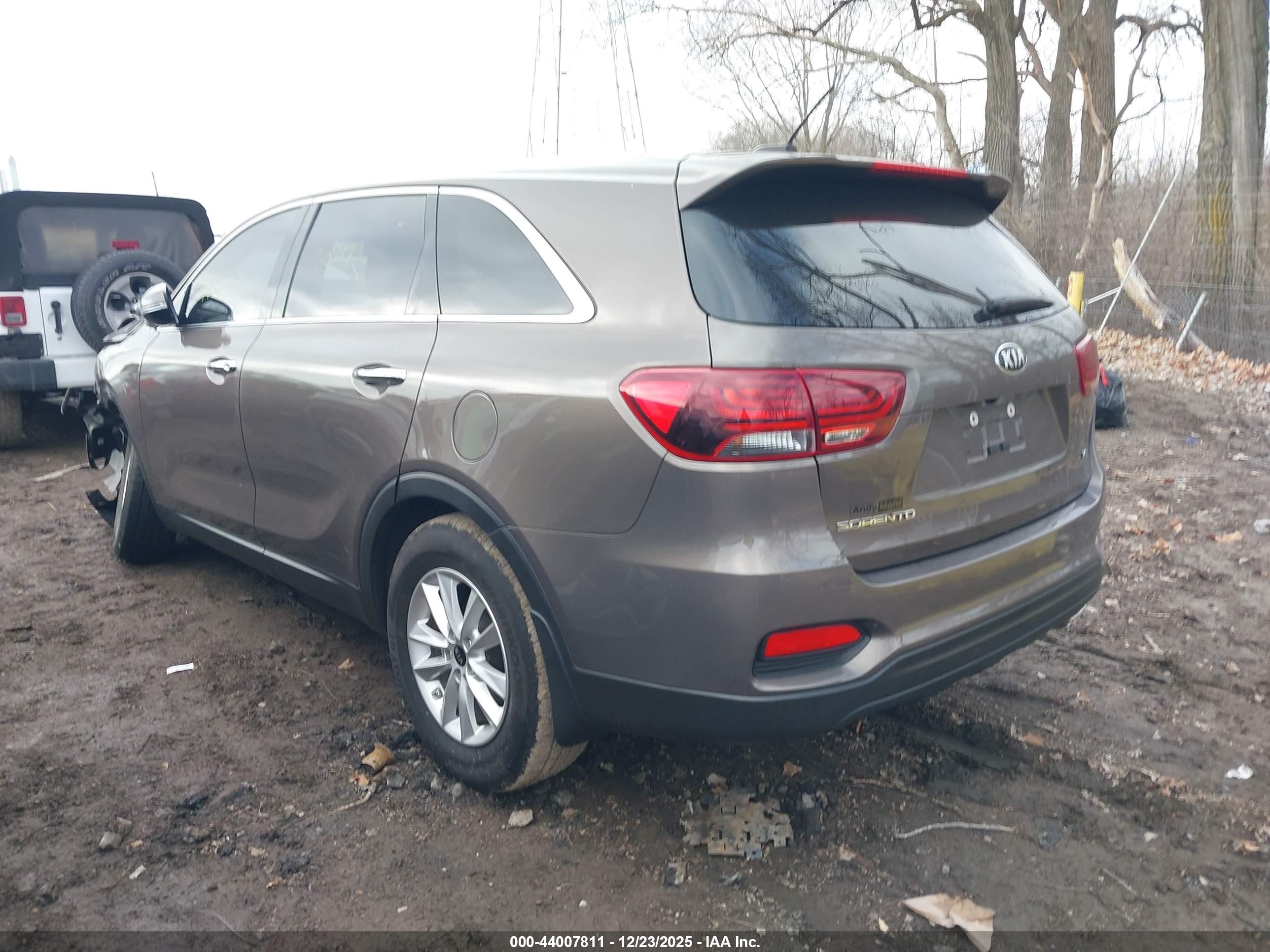 KIA SORENTO image 3