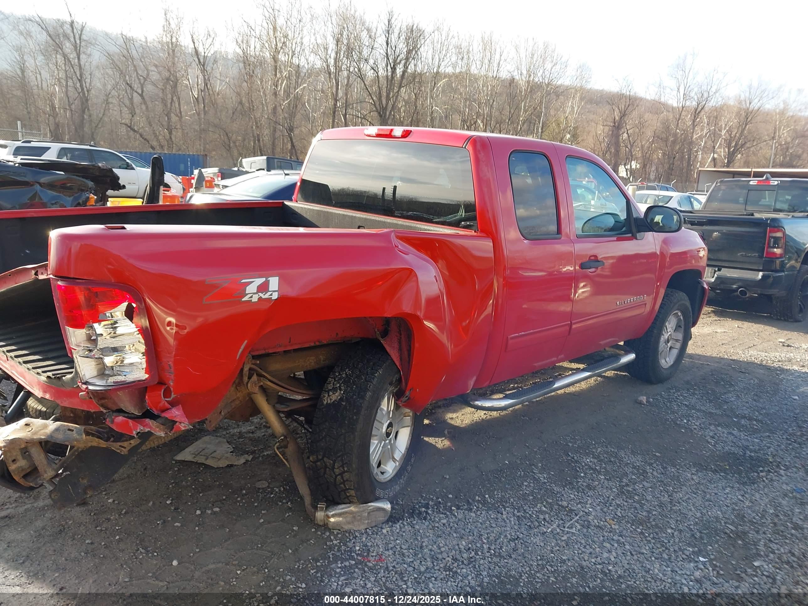 CHEVROLET SILVERADO image 4
