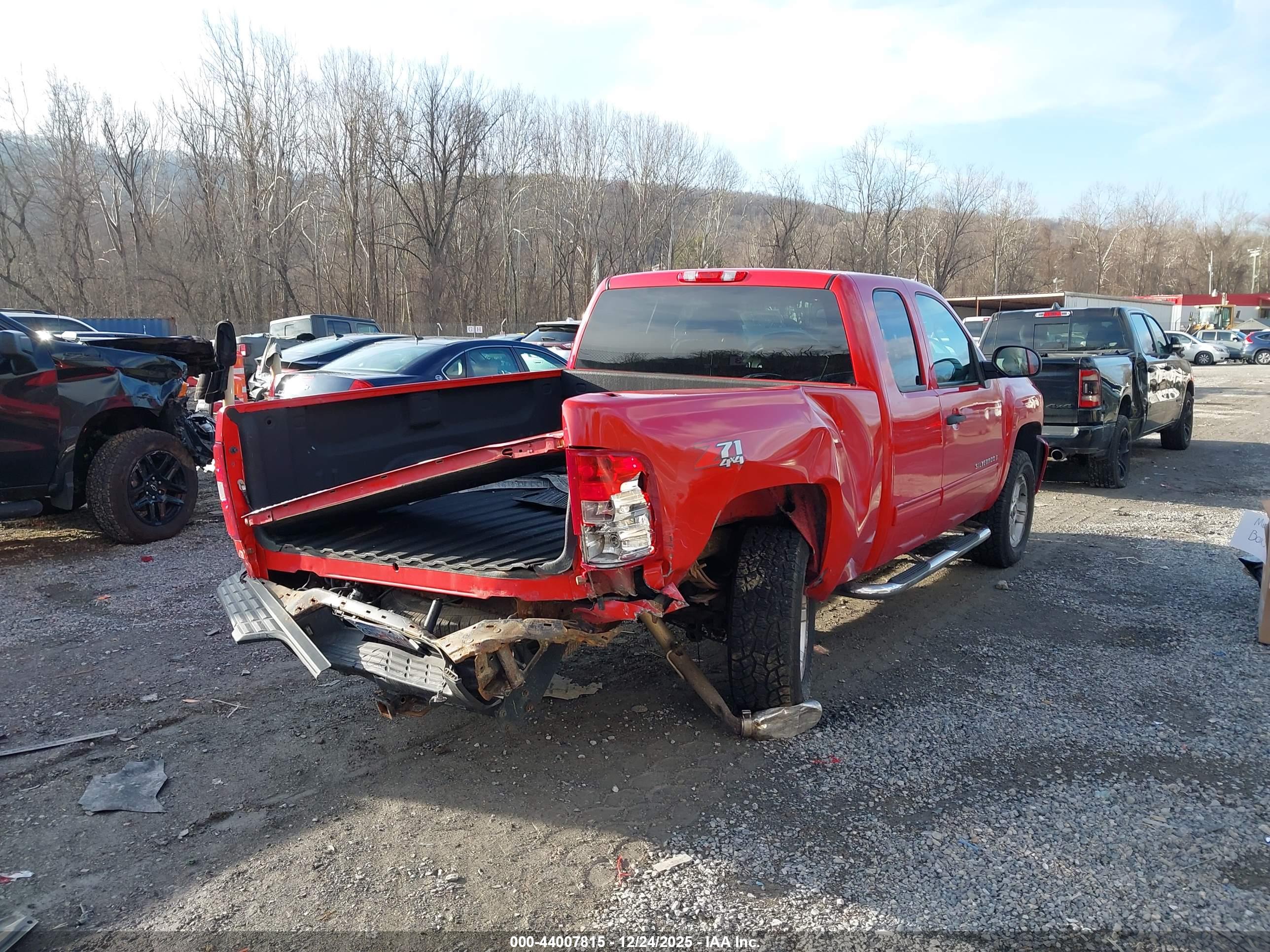 CHEVROLET SILVERADO image 6