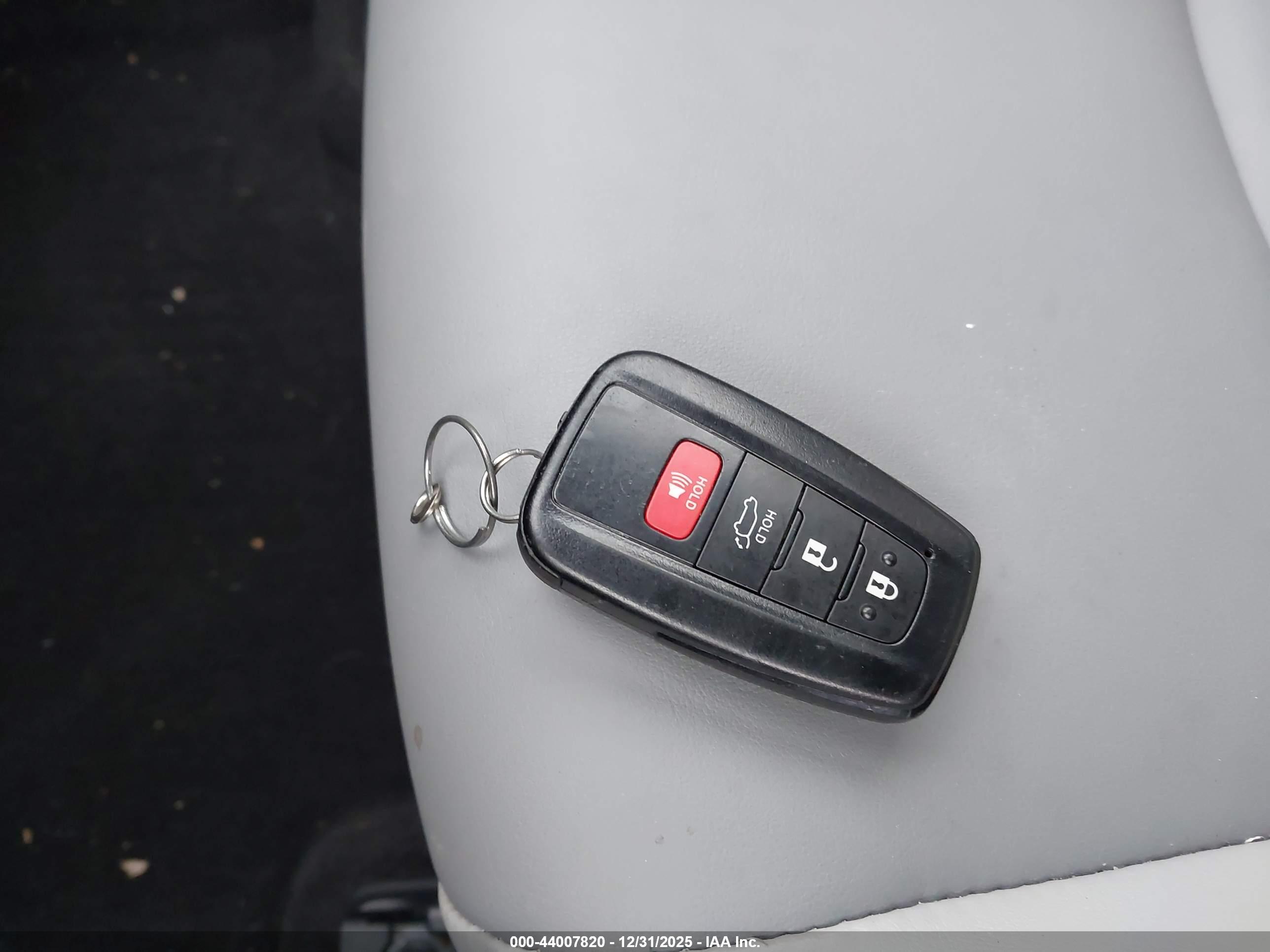 TOYOTA RAV4 image 11