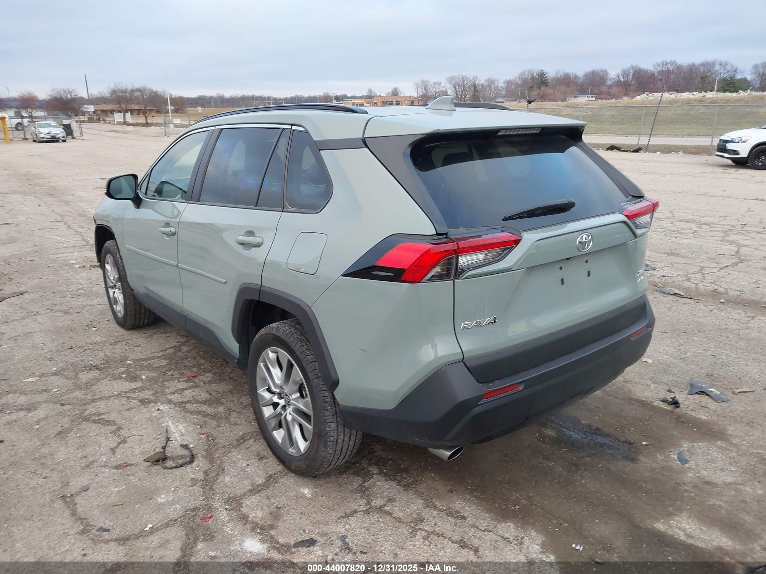 TOYOTA RAV4 image 3