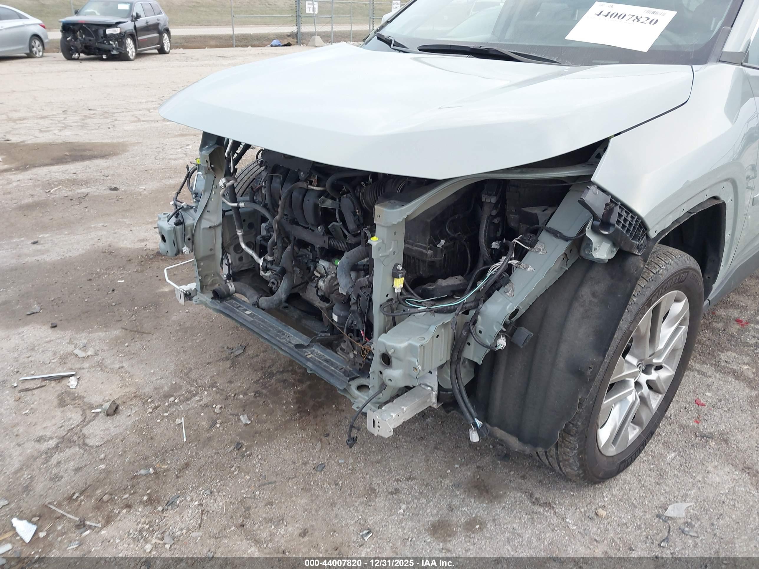 TOYOTA RAV4 image 6