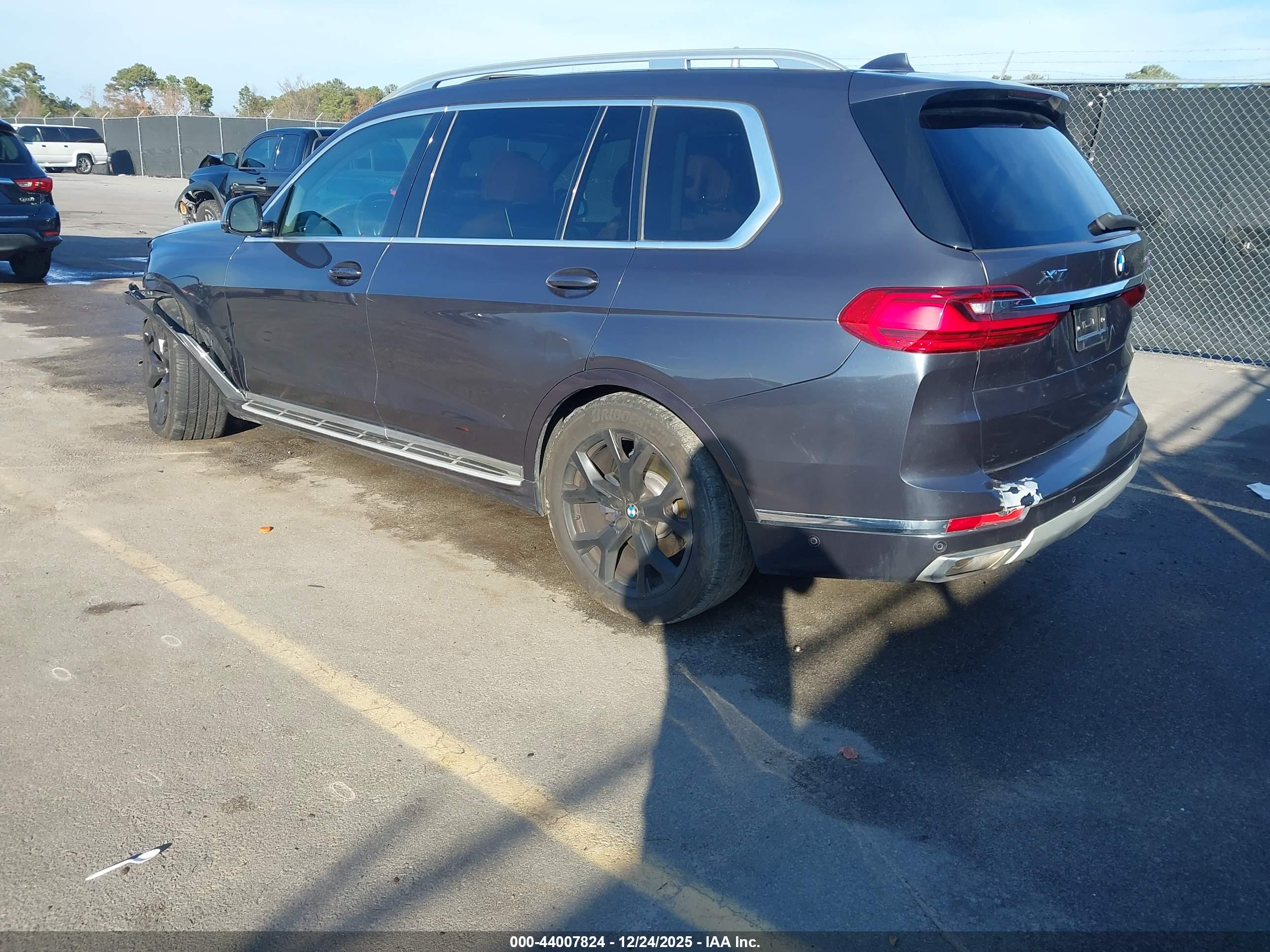 BMW X7 image 3