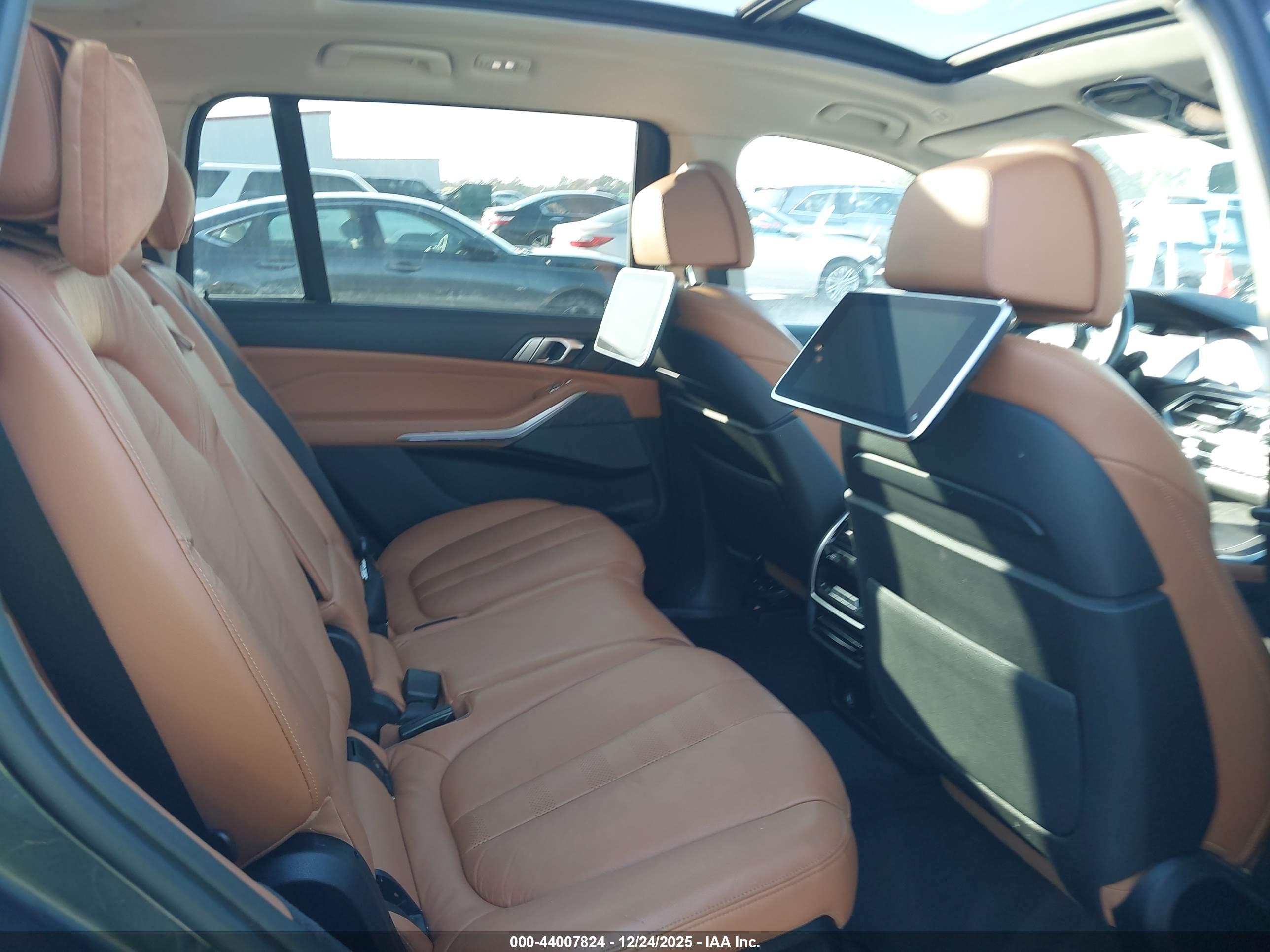 BMW X7 image 8