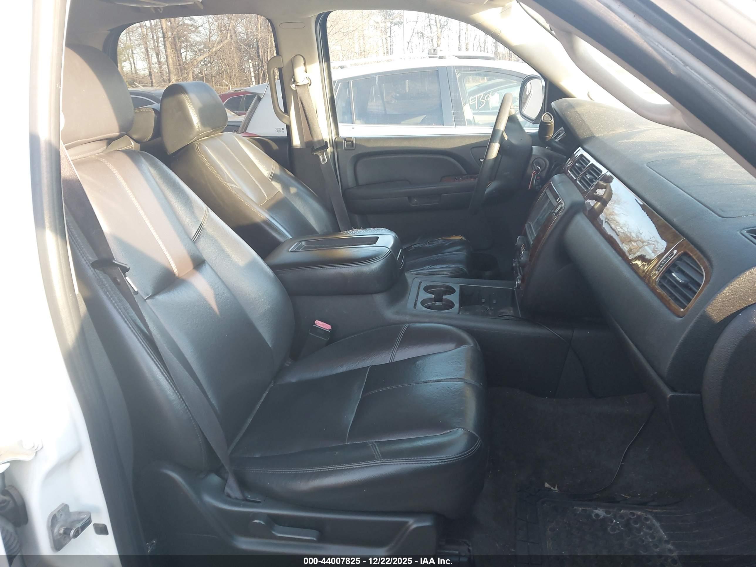 CHEVROLET TAHOE image 5