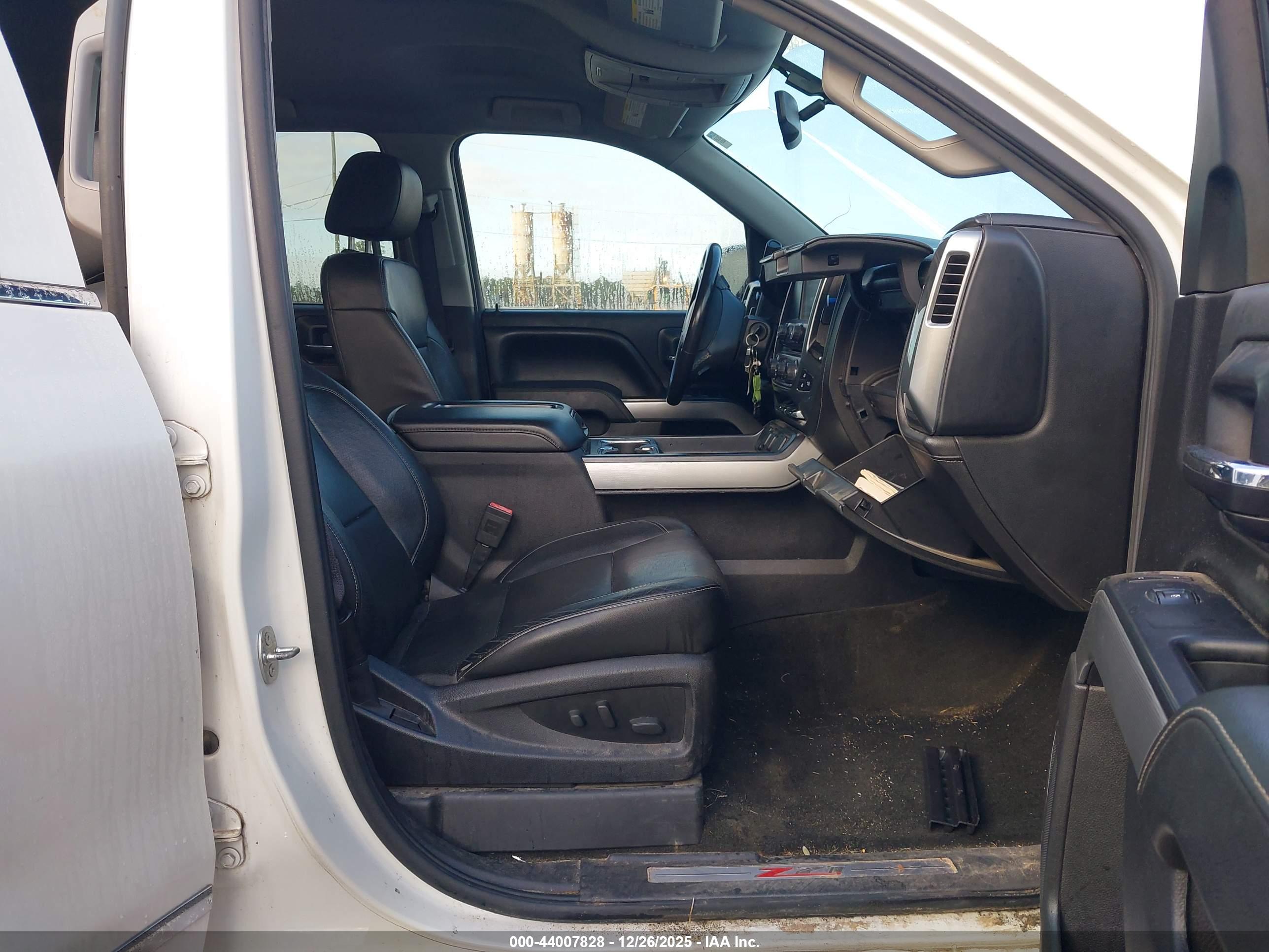 CHEVROLET SILVERADO image 5
